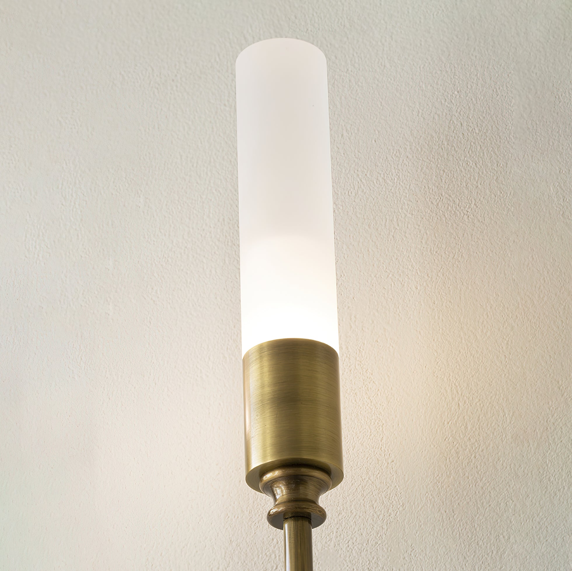 ダブルアローウォールスコンセ