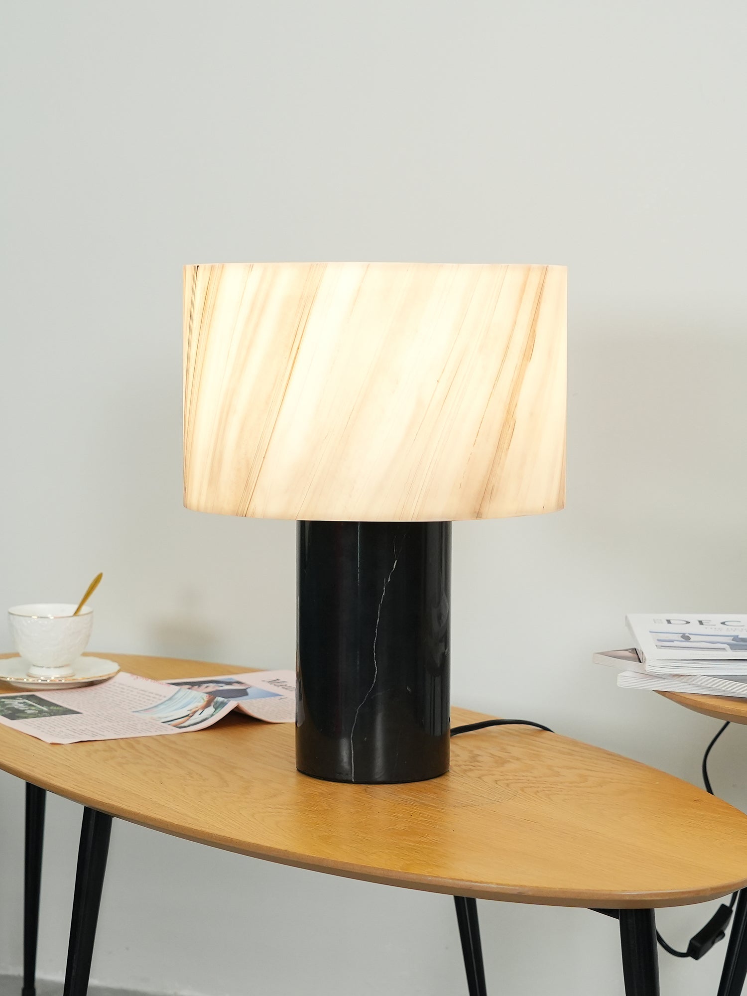 最初のテーブルランプ