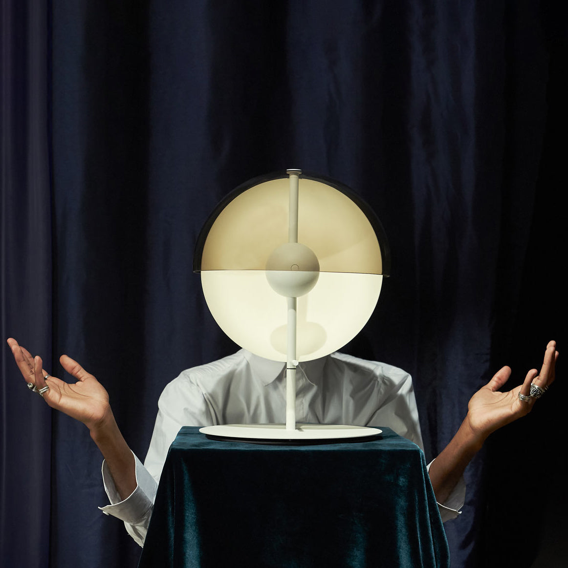 テイア テーブルランプ