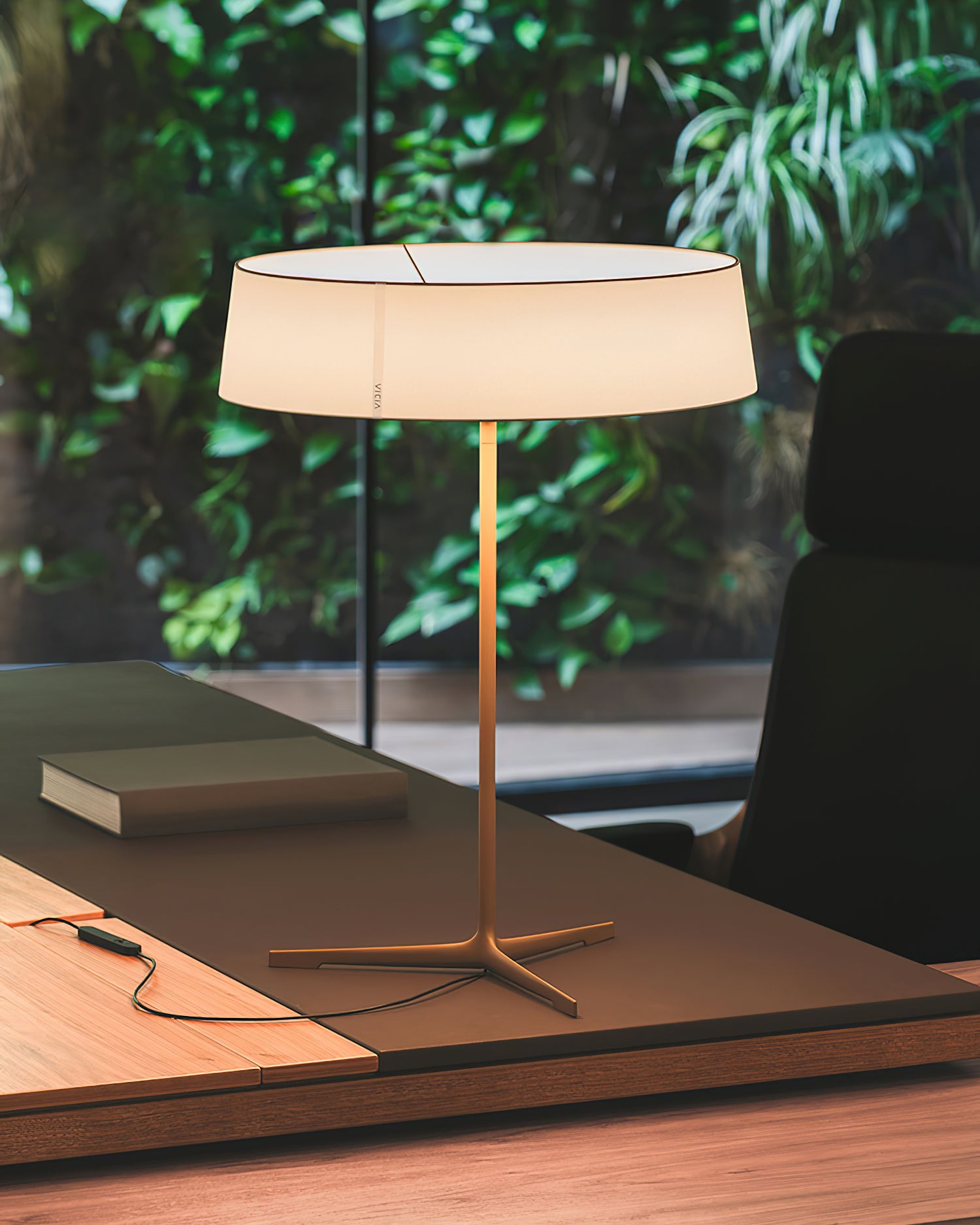 ネモル テーブルランプ