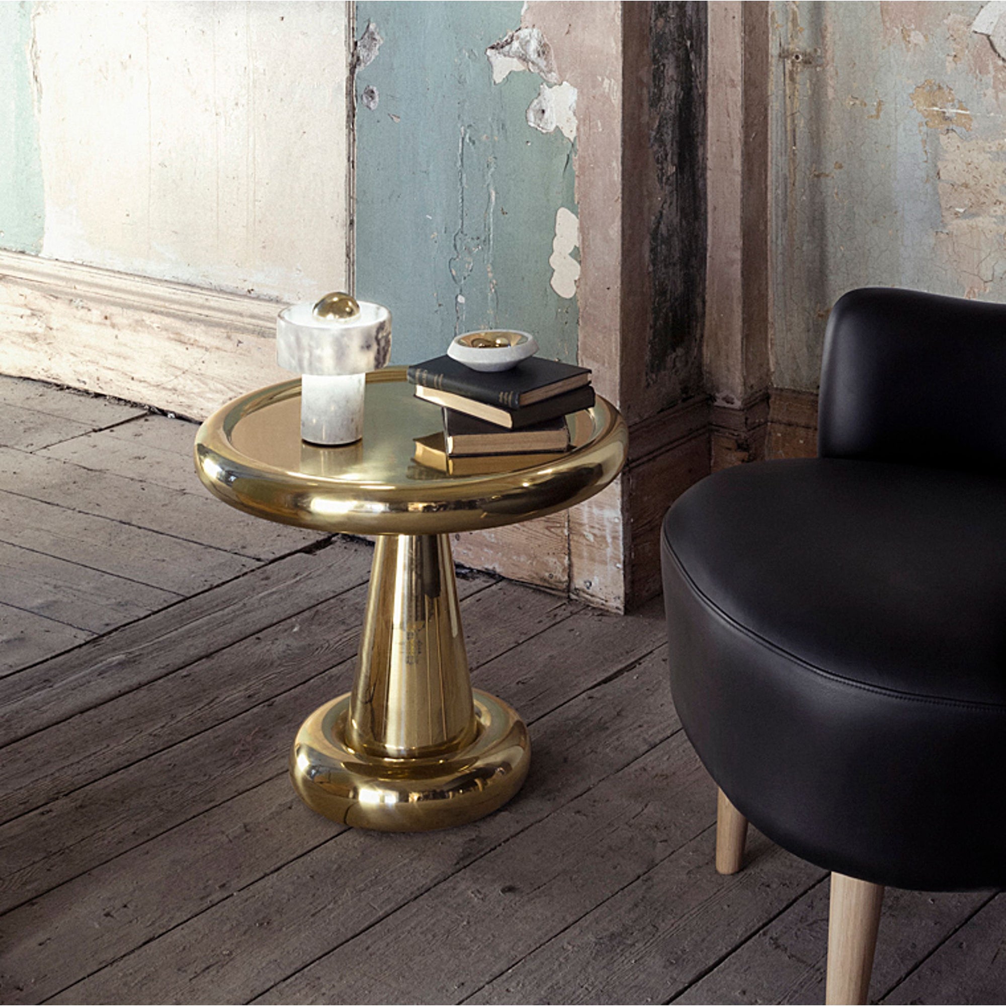 石のテーブルランプ