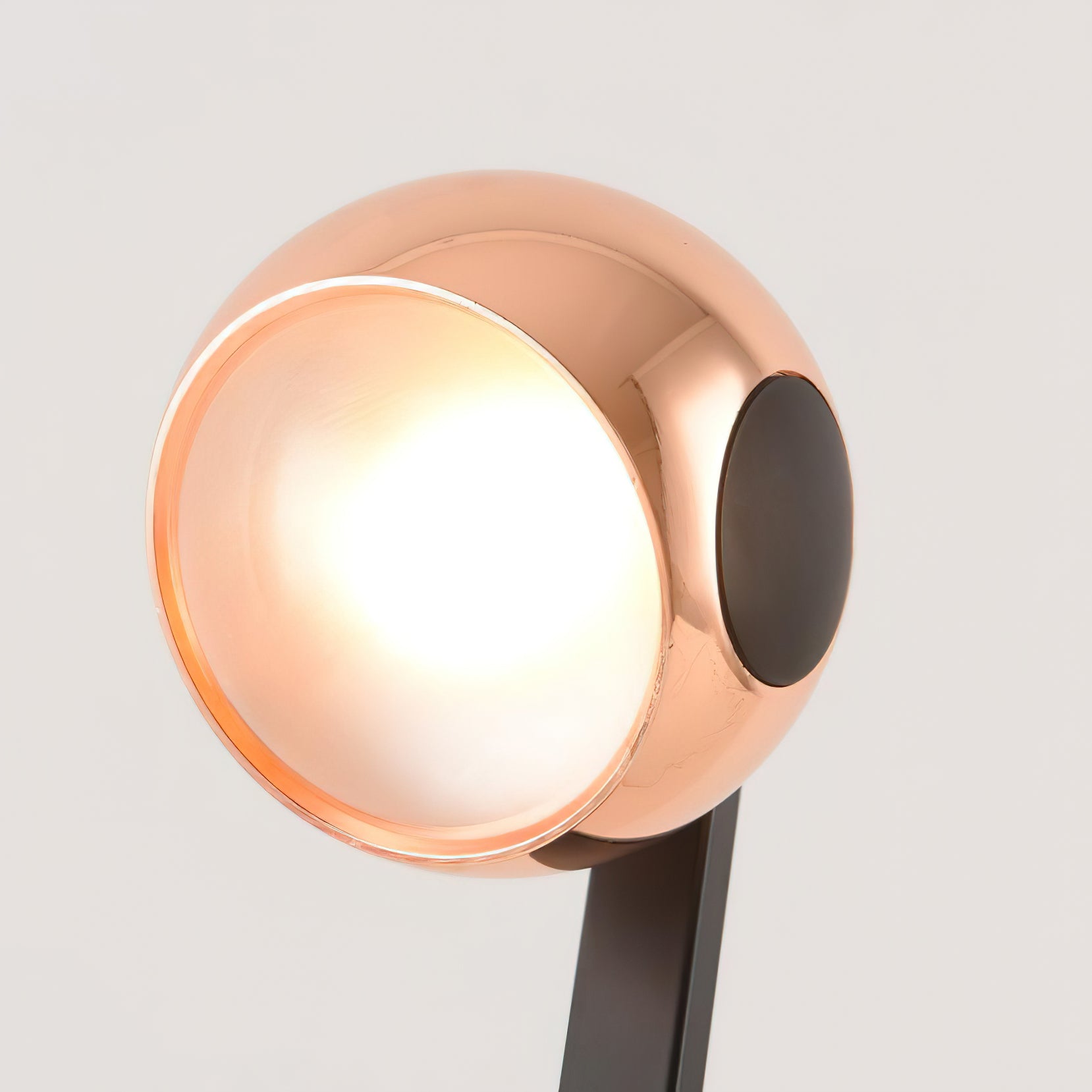 チャルフィス テーブルランプ