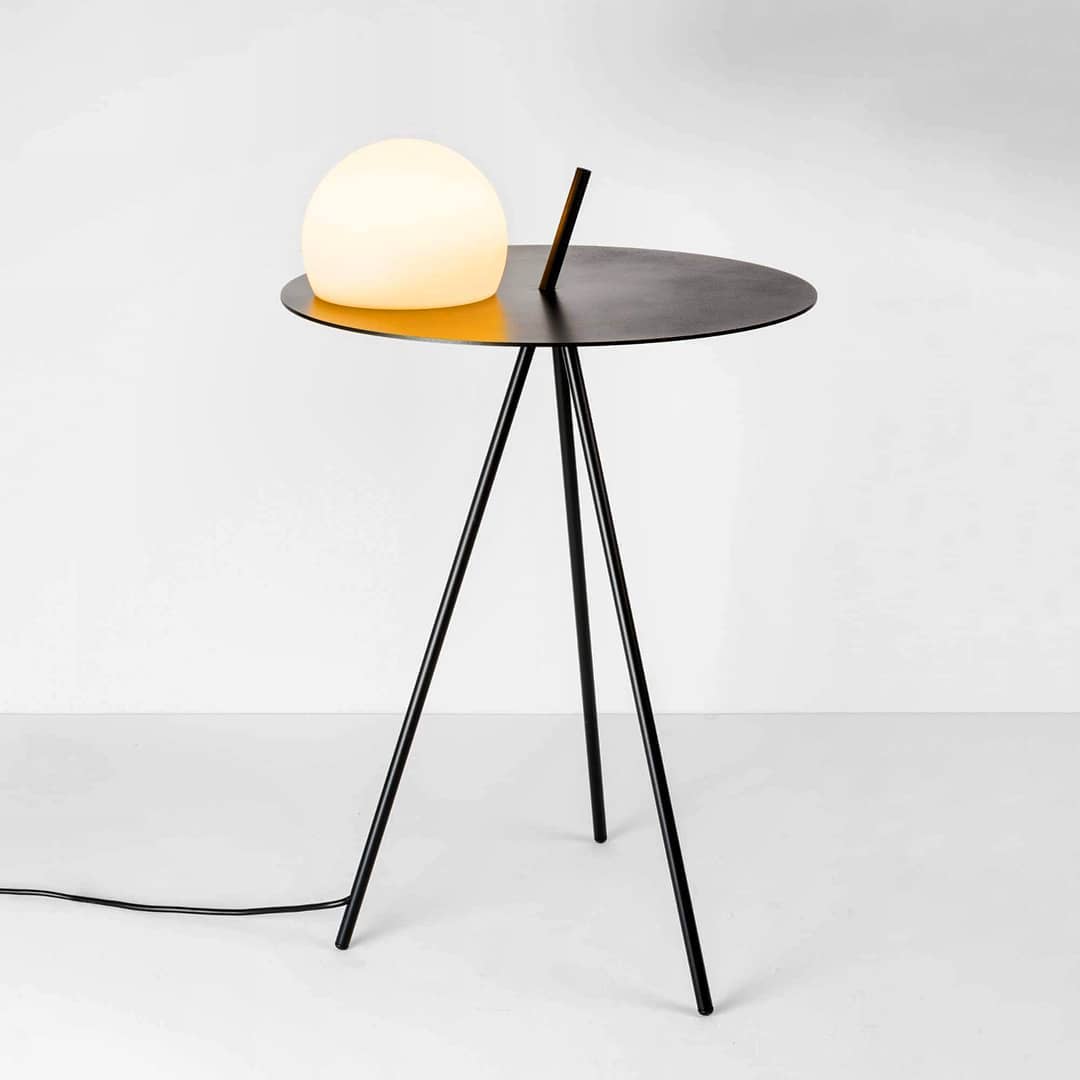 Circ 3725 テーブルランプ