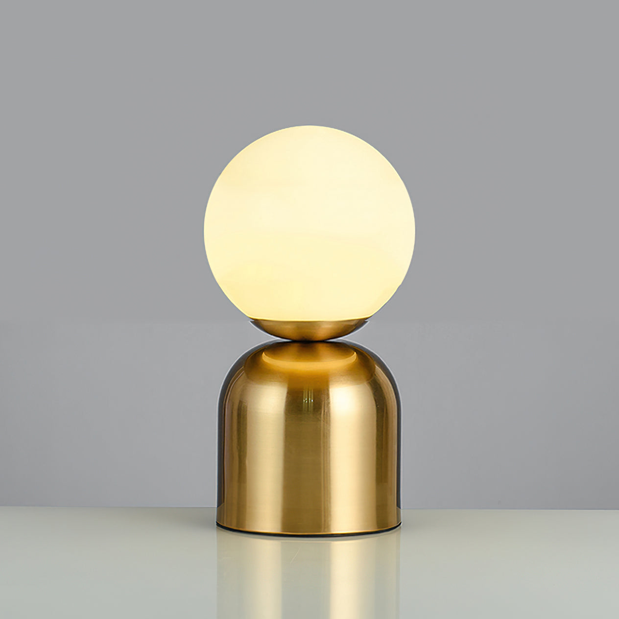 帽子型テーブルランプ