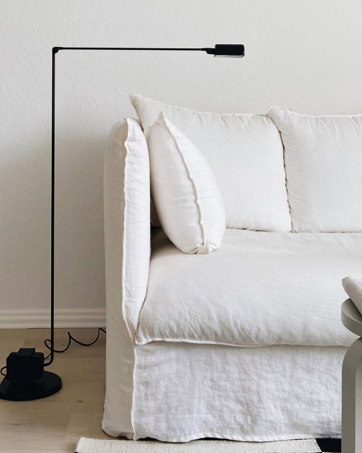 ダフィネス フロアランプ