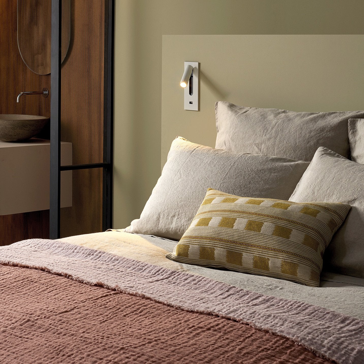 Modern Minimalist Bedroom Wall Lamp