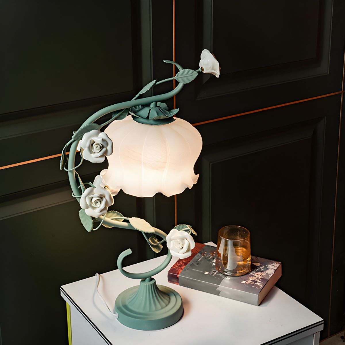 ホワイトローズアイアンテーブルランプ