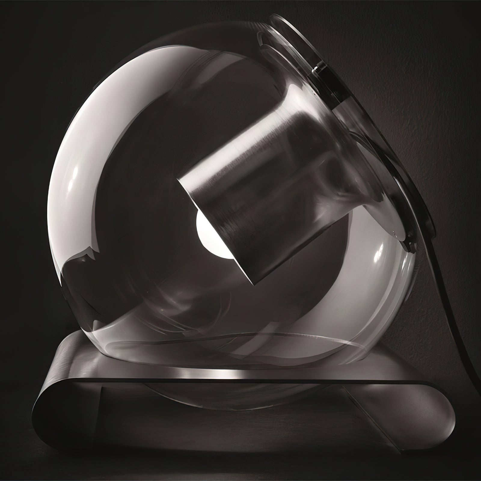 壊れたプールキャノンテーブルランプ