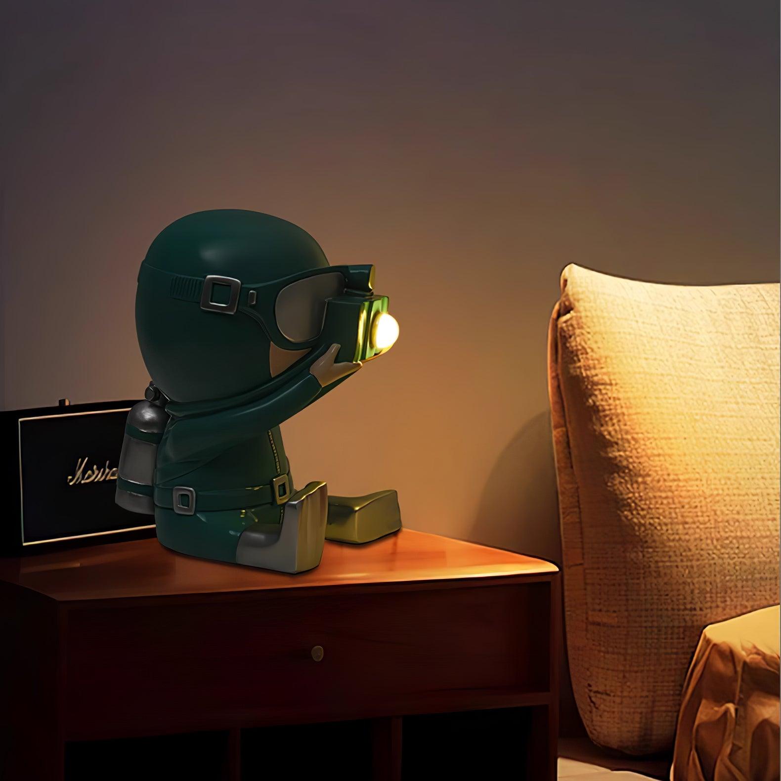 冒険家樹脂テーブルランプ