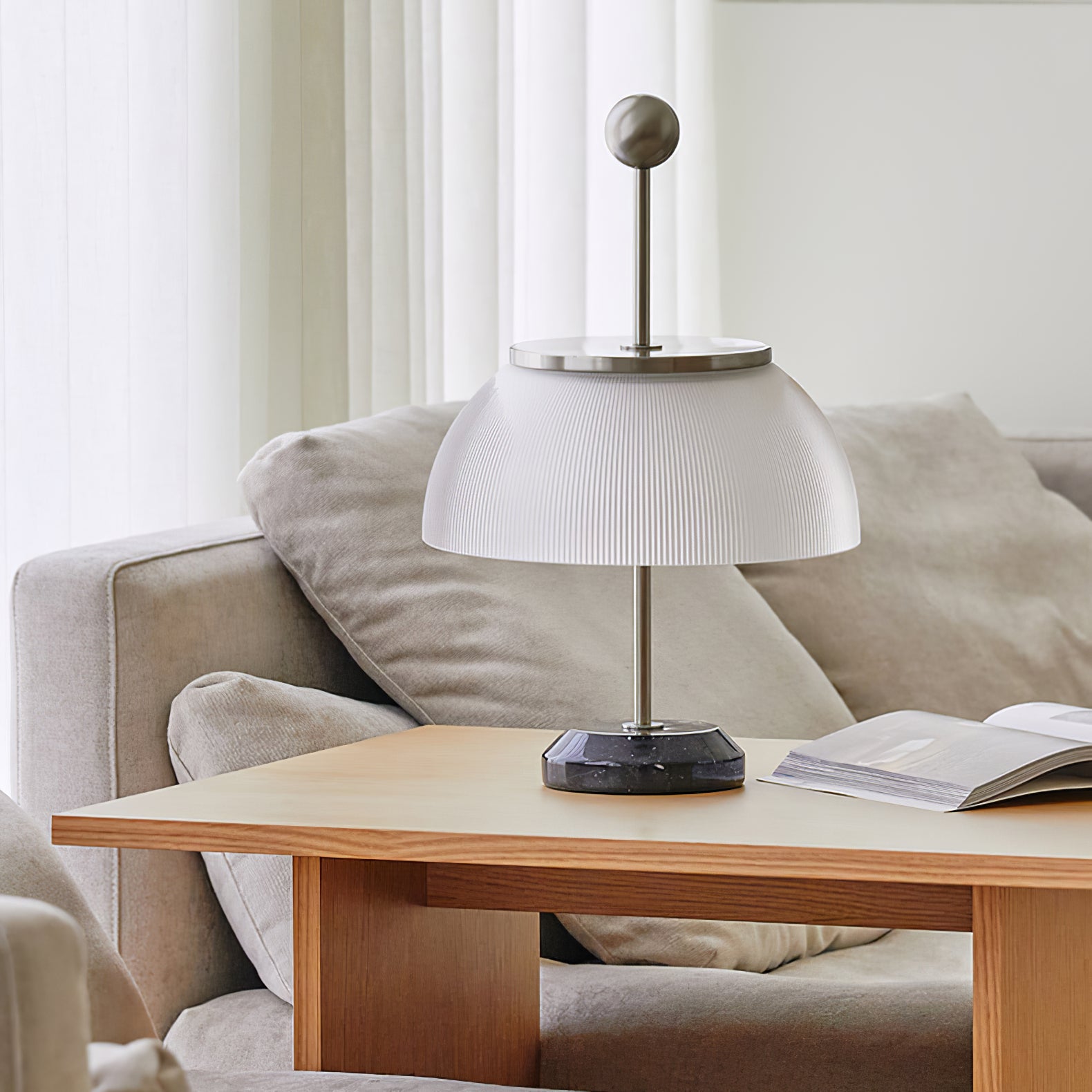 アルファ テーブルランプ