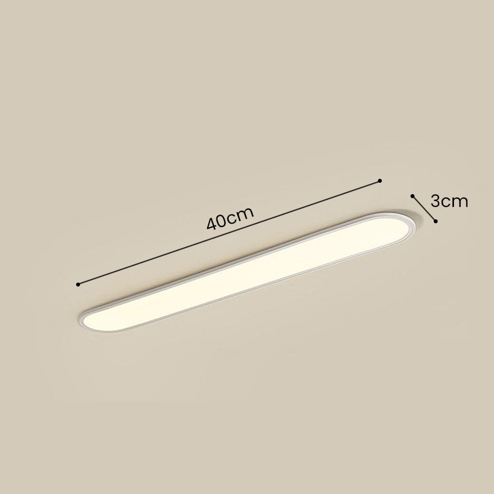 モダンな廊下の長い天井照明