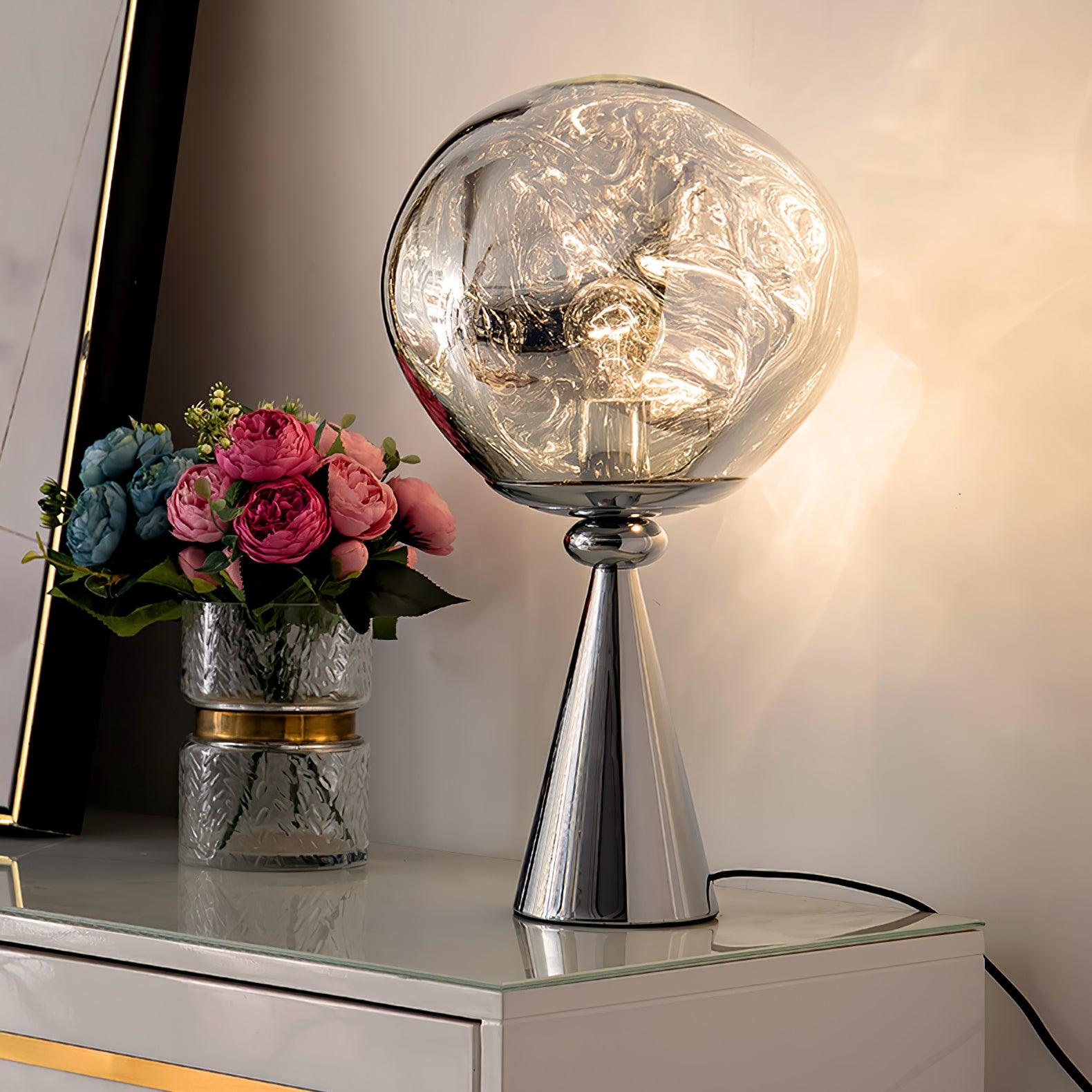 ラバコーンテーブルランプ