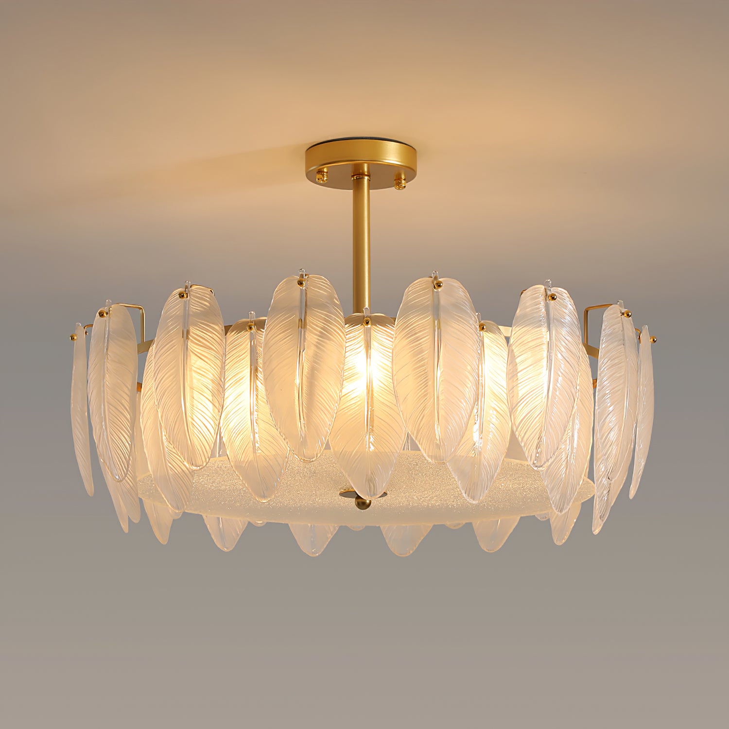 ガラスの羽根のシャンデリア