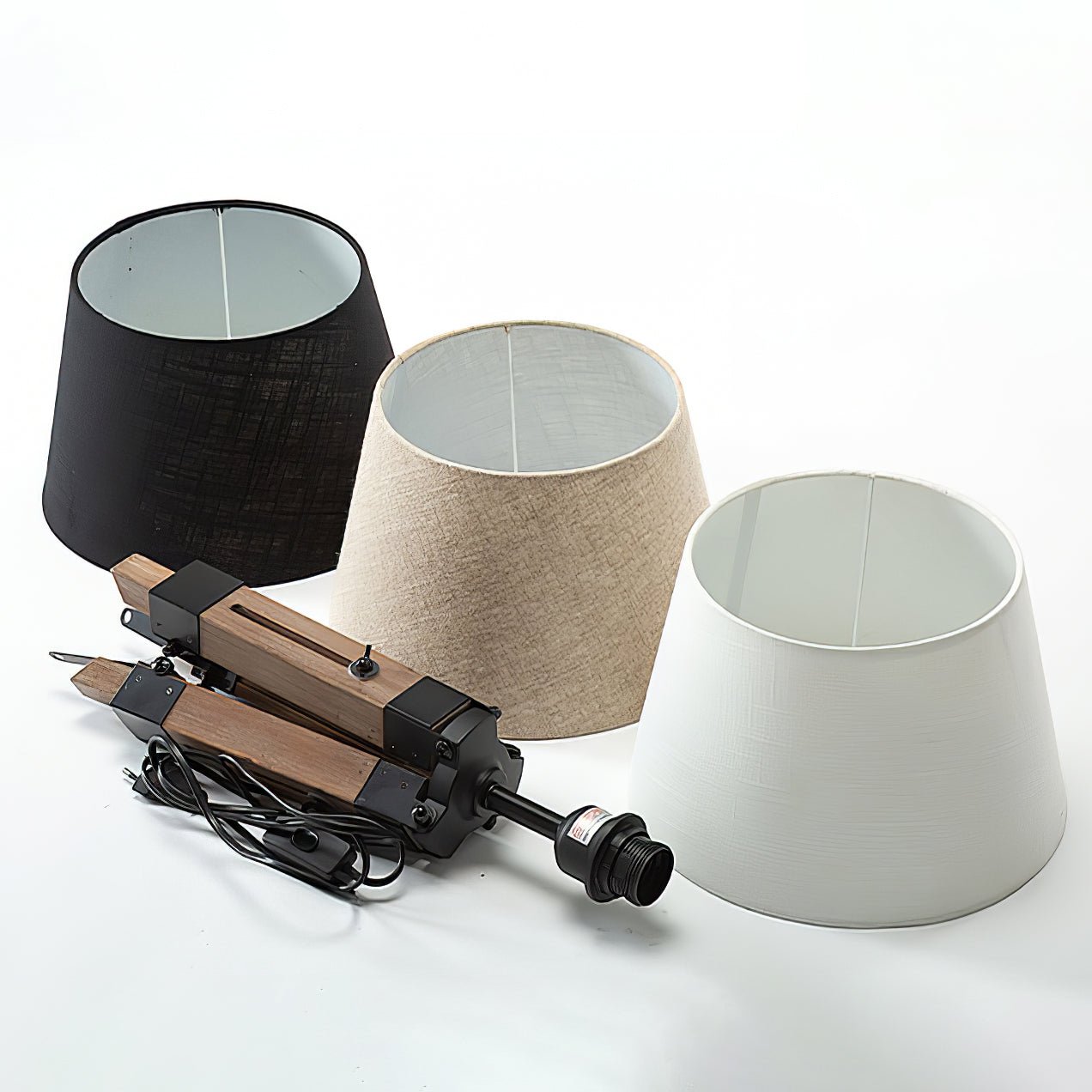 三脚テーブルランプ