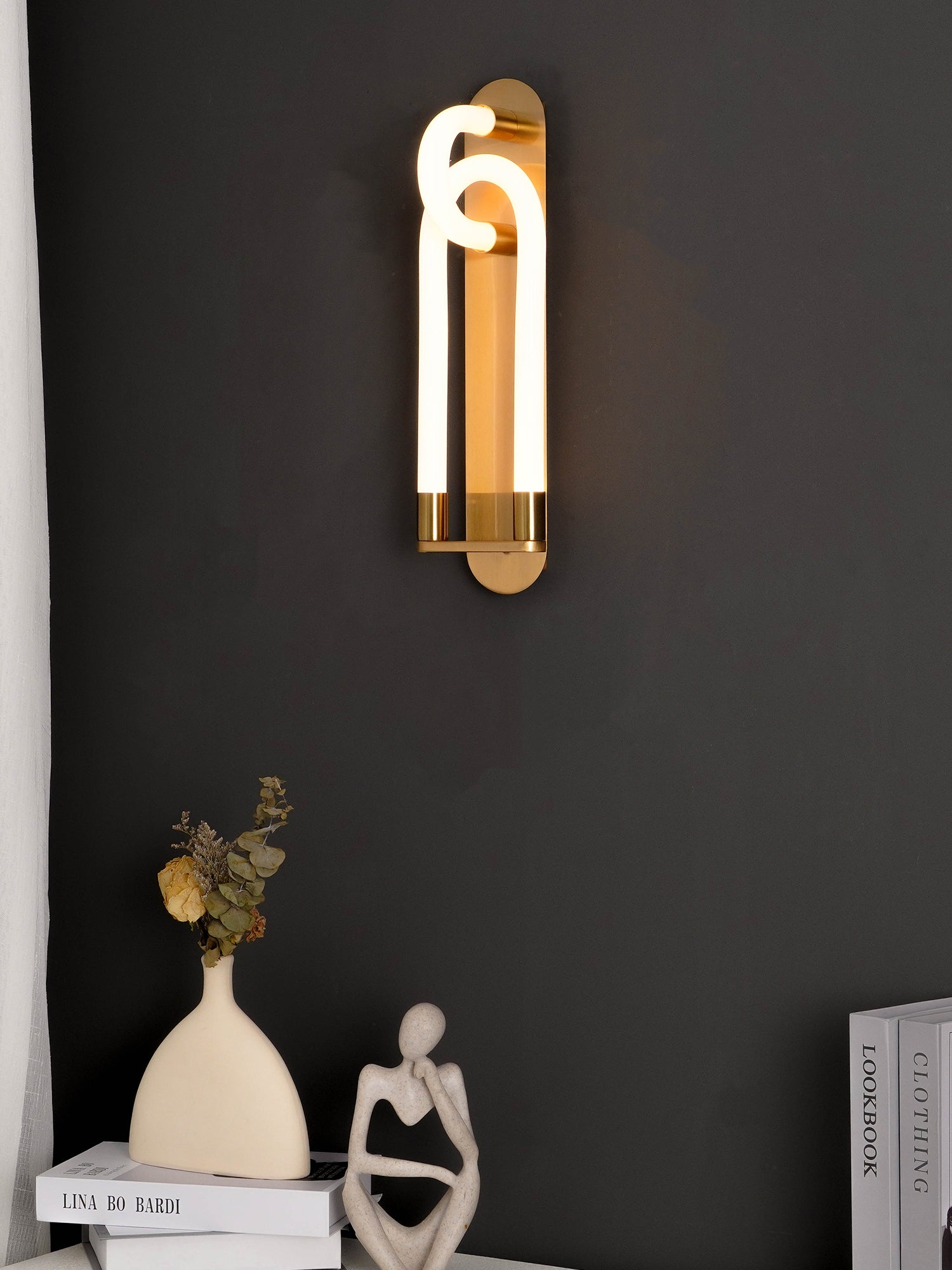 Loopi Wall Lamp