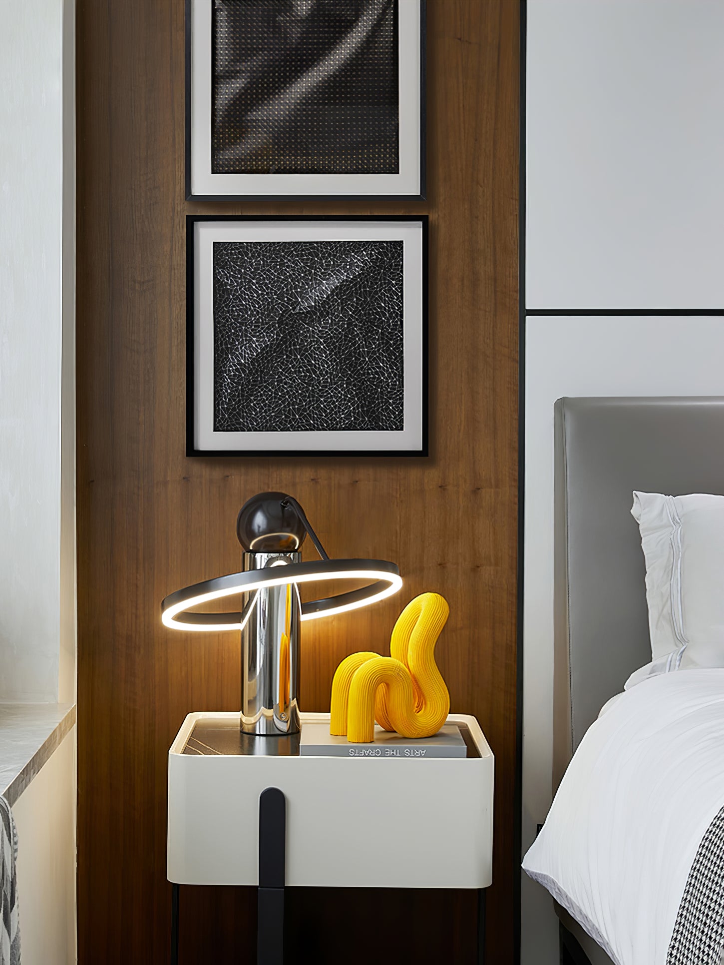 置き忘れたテーブルランプ