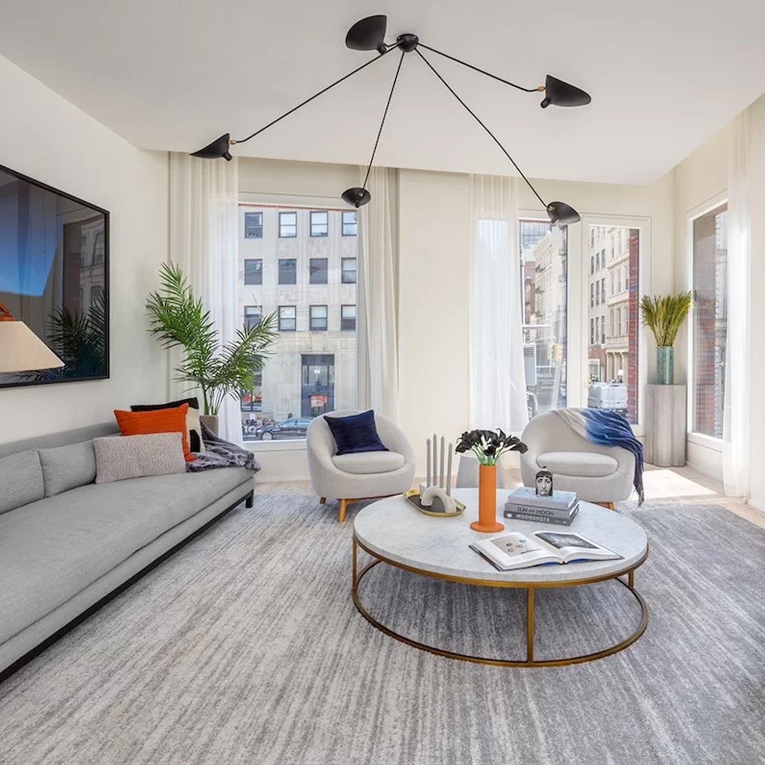 傾いたセルジュ・ムーユのシーリングランプB