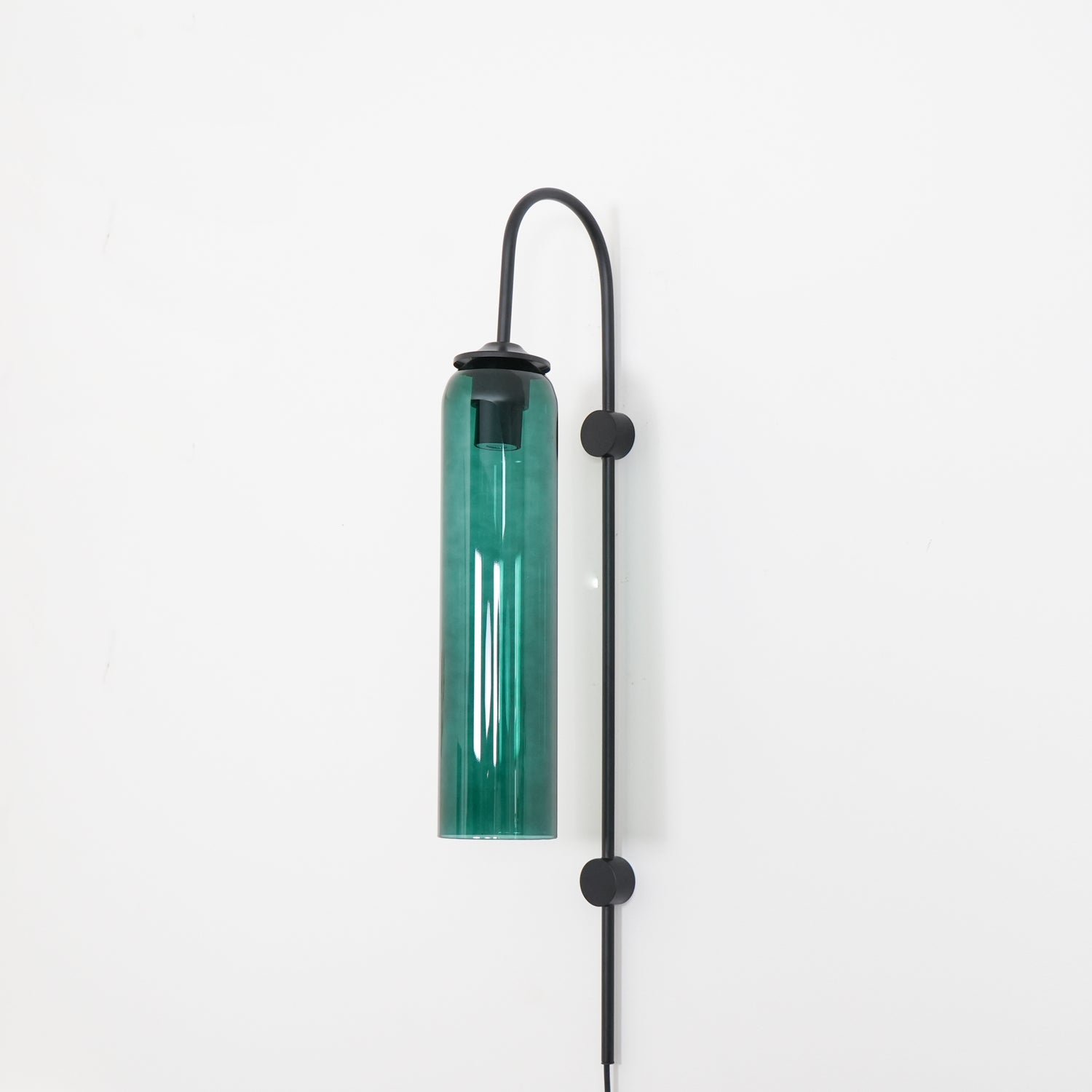 モダンなガラス製プラグインウォールランプ