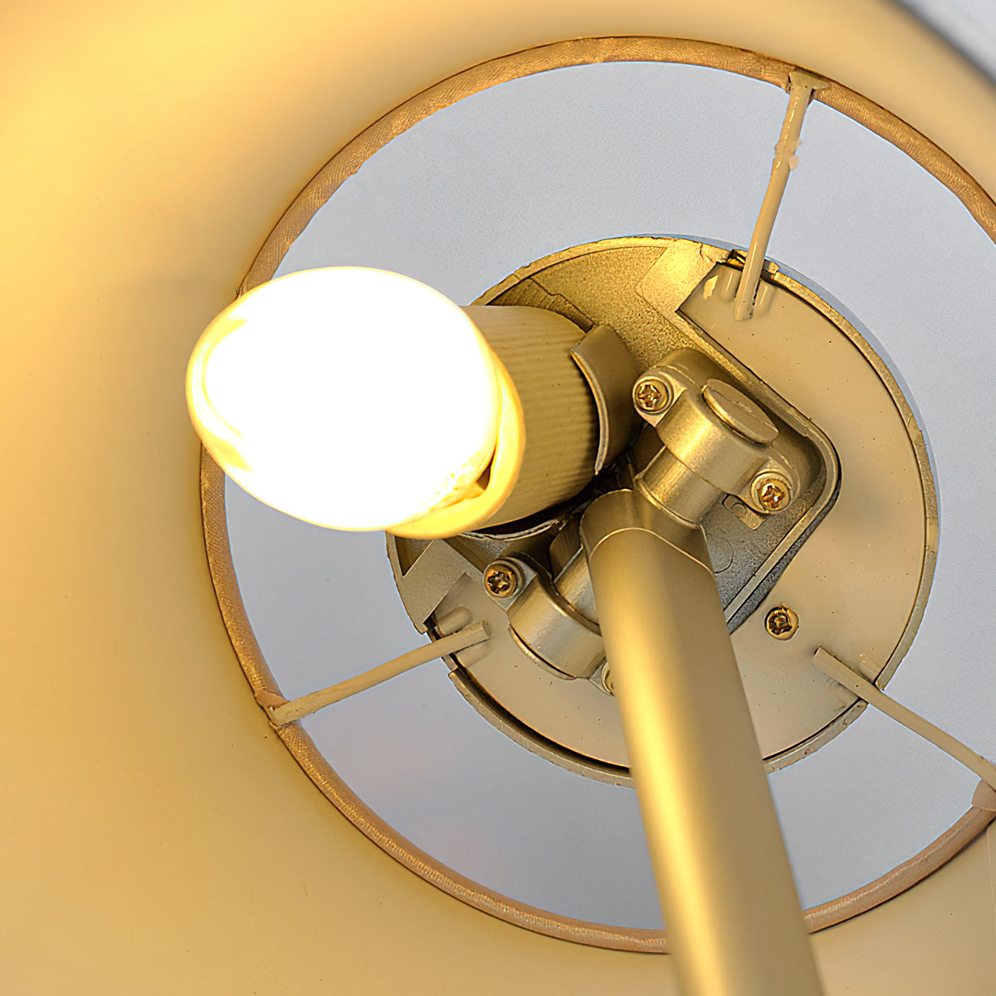 シスブ テーブルランプ