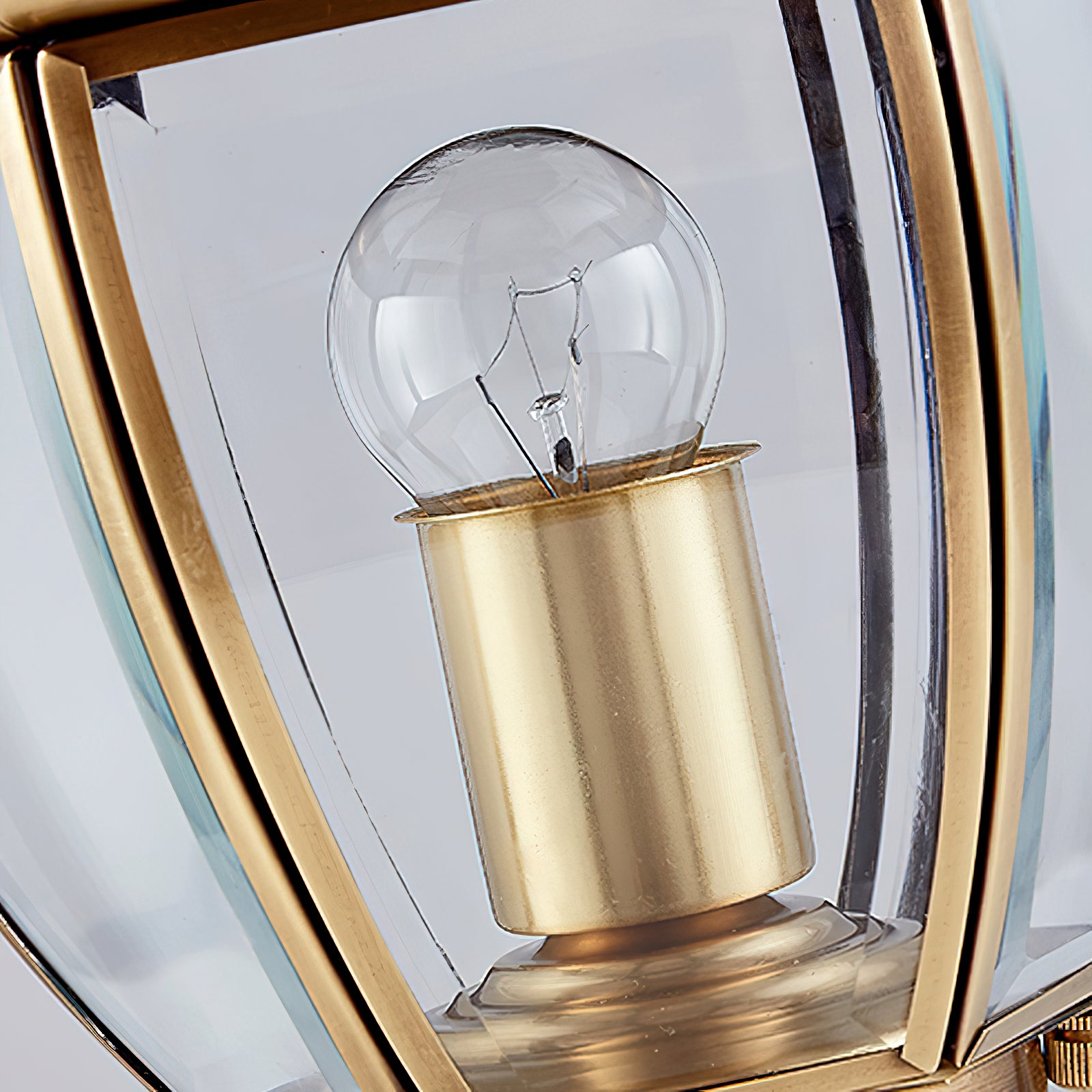 ヨーロッパの真鍮製ガーデンテーブルランプ