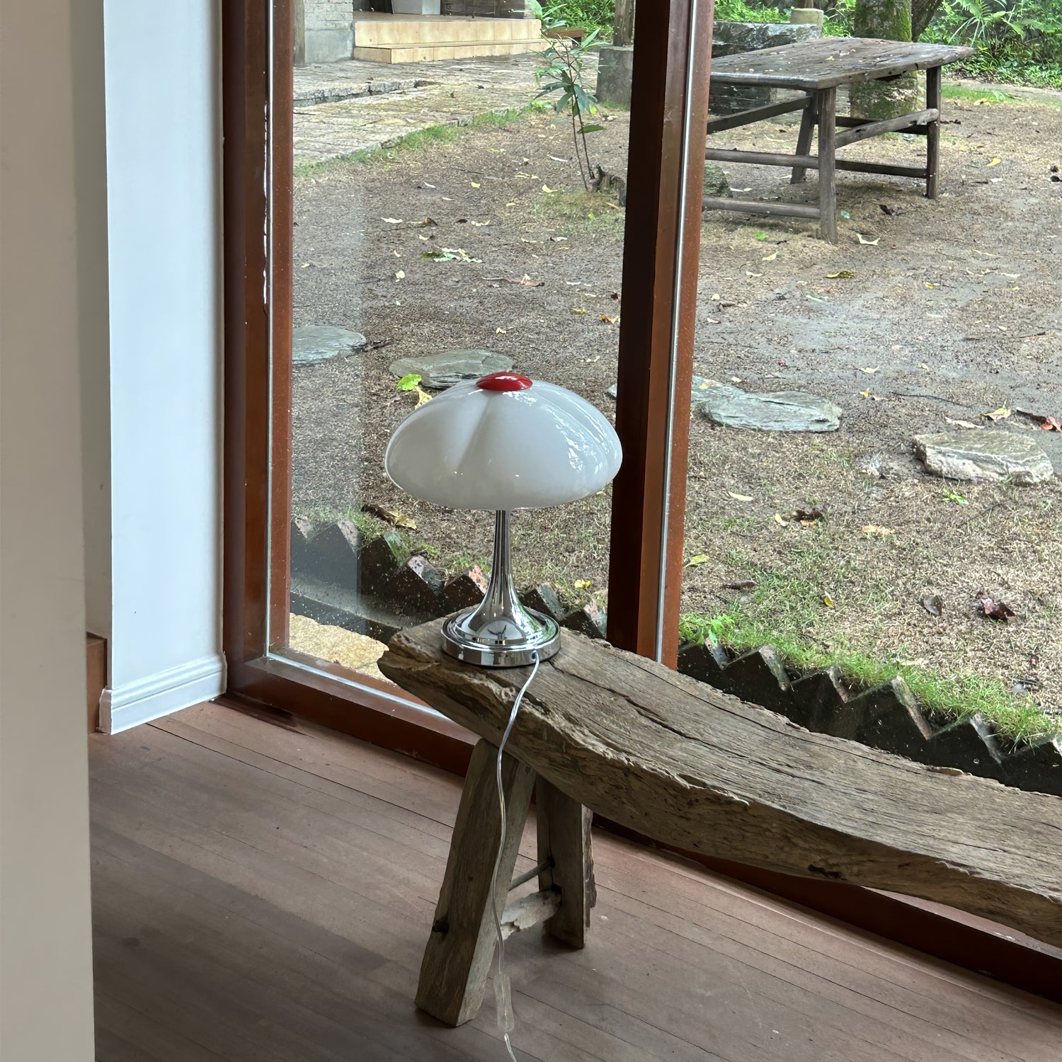 花びらテーブルランプ