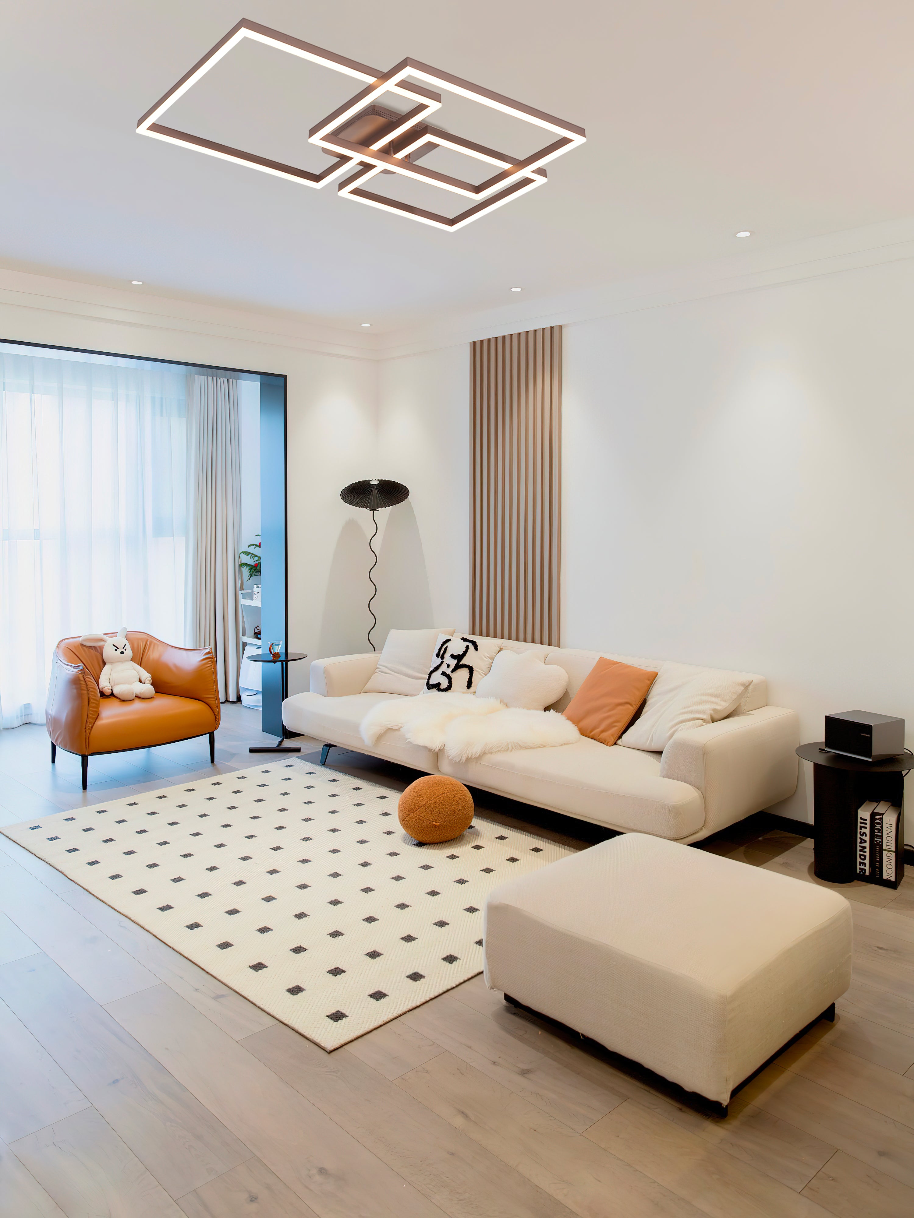 シンプルな幾何学模様の天井ランプ