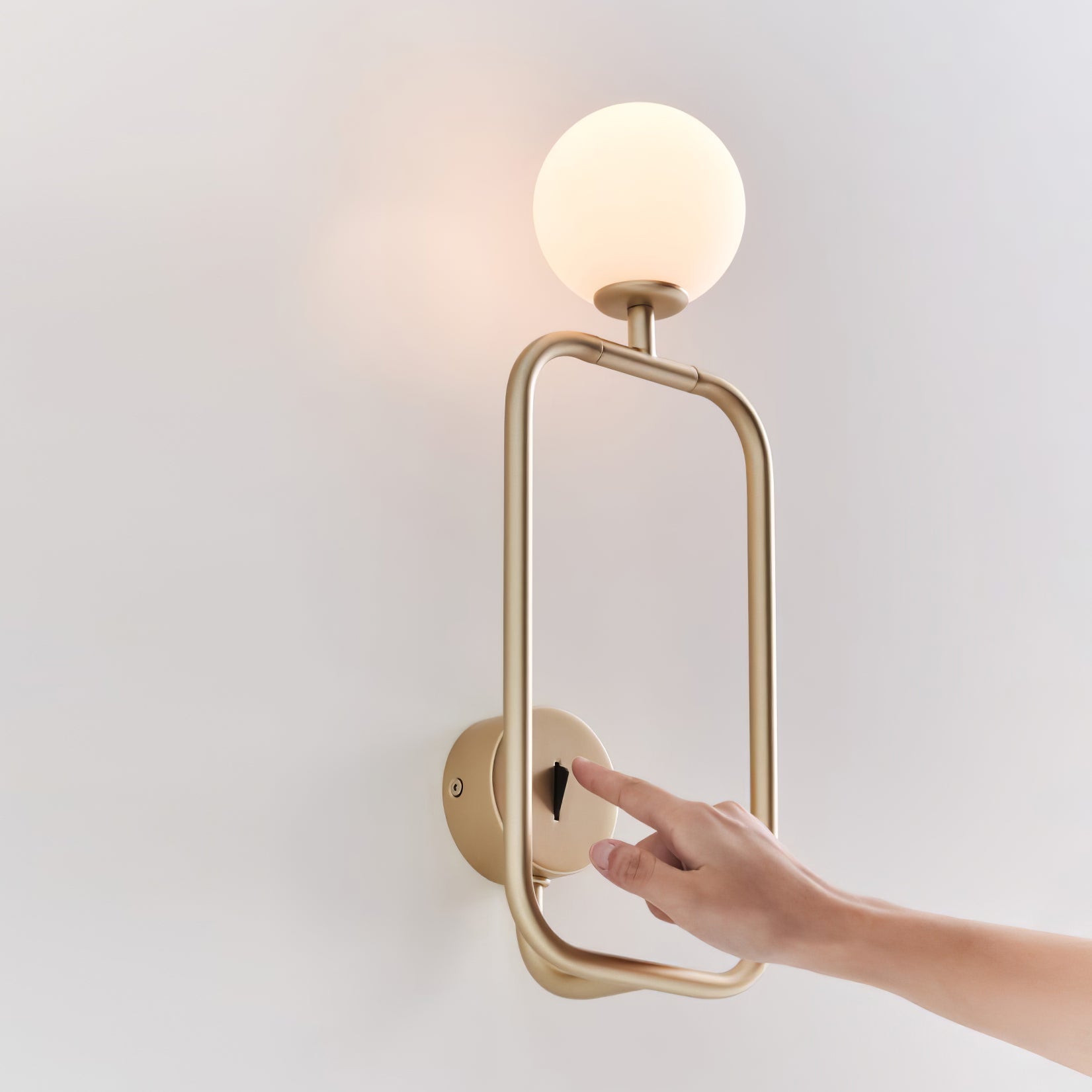 Sircle Sconce