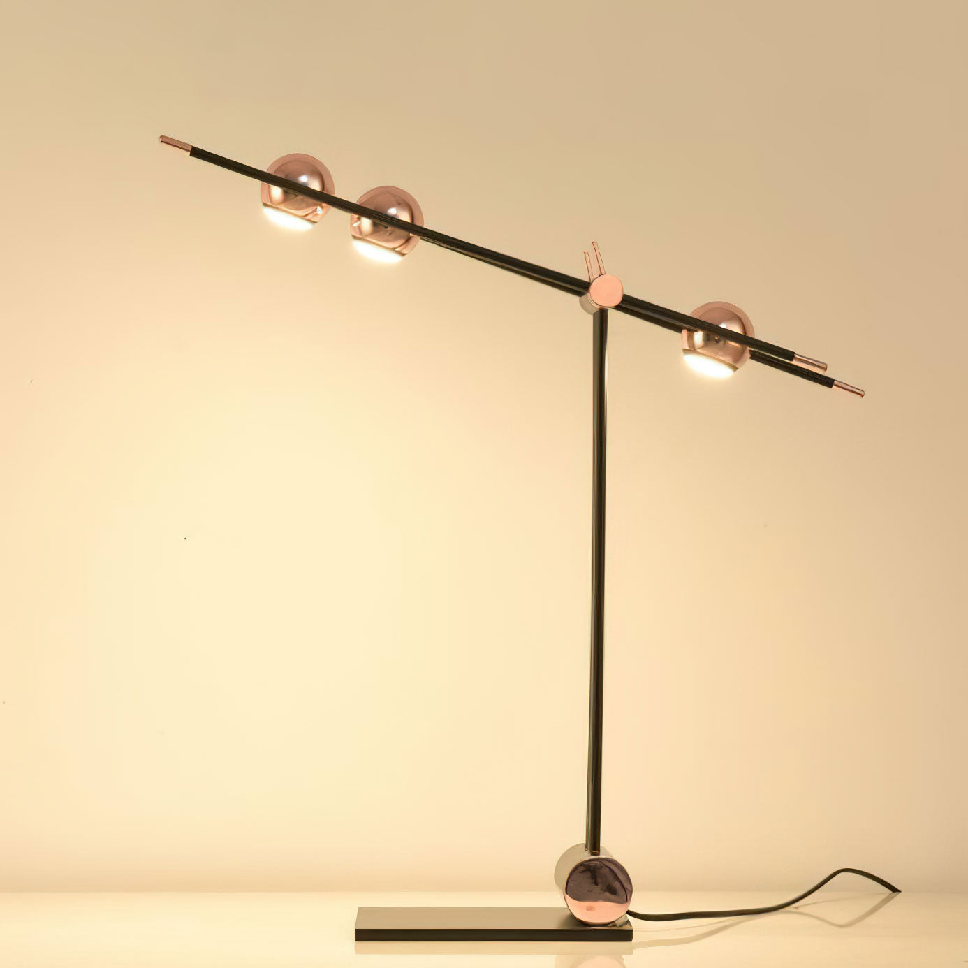 ローズゴールドビーズテーブルランプ