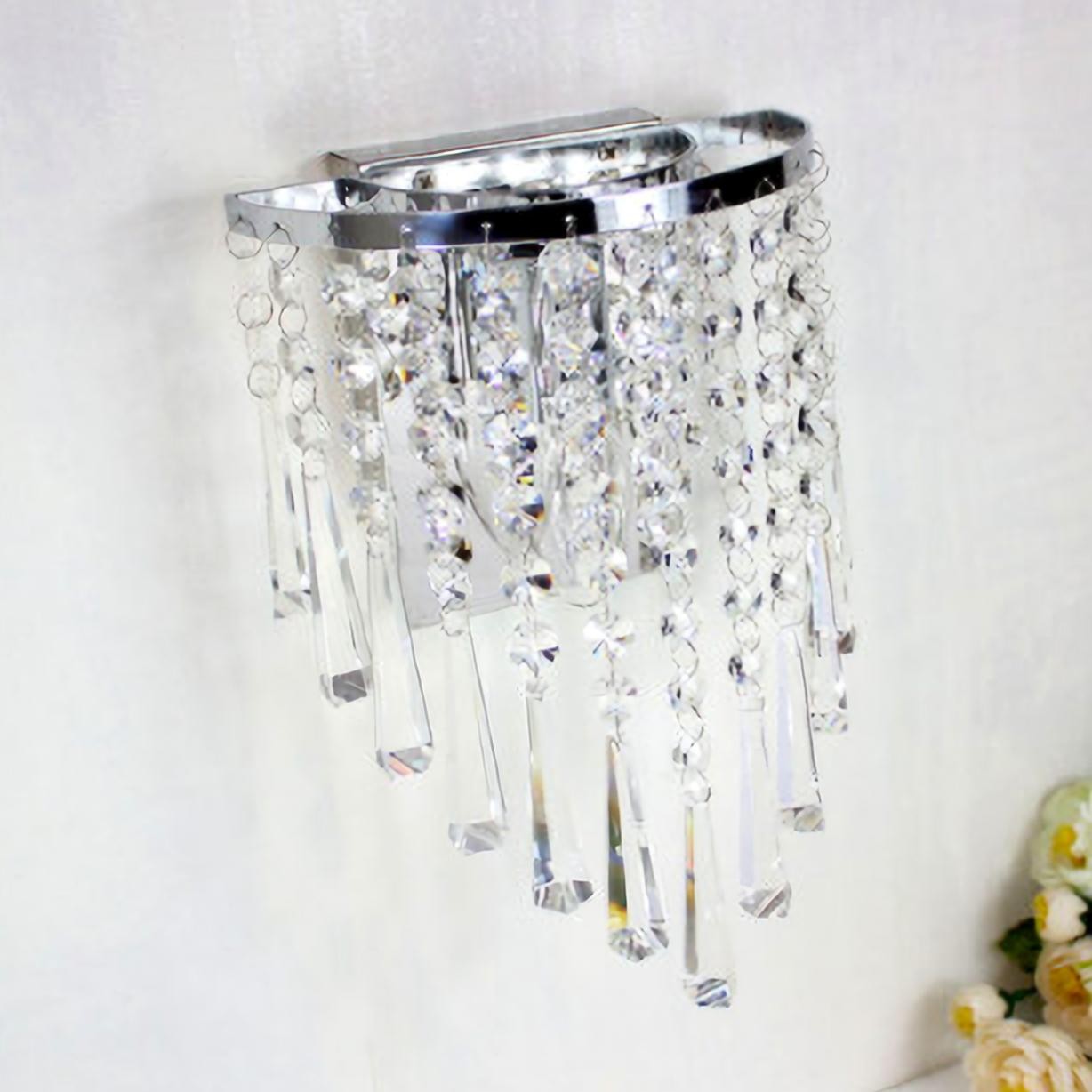 モダンなクリスタルウォールランプ
