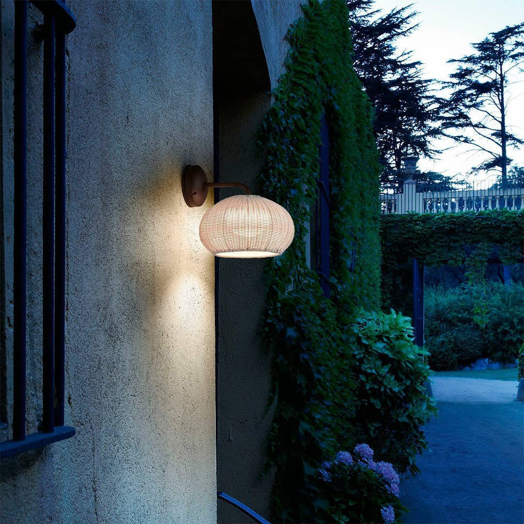 Garota Wall Lamp