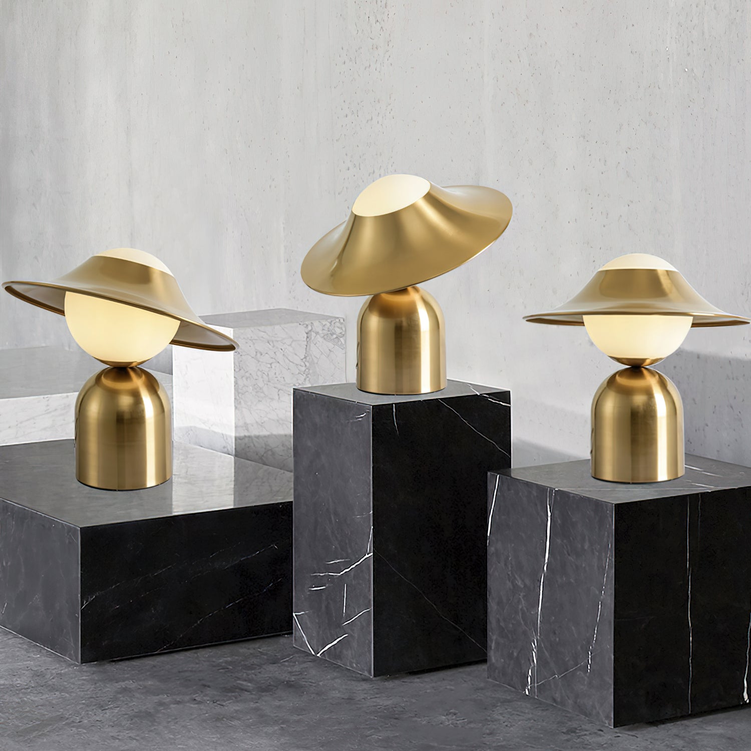 帽子型テーブルランプ