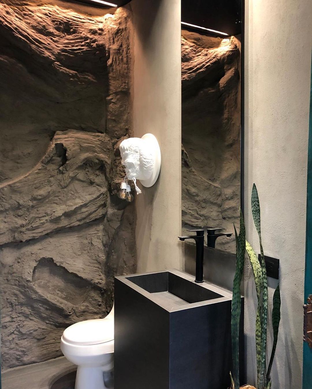 リラ ウォール スコンセ