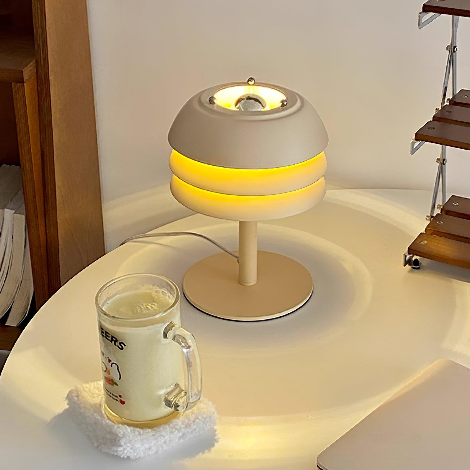 アウレンティ テーブルランプ