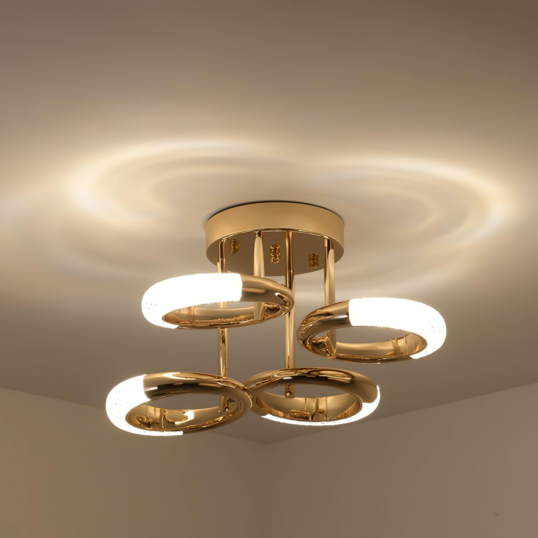 光沢のあるイヤリングの天井ランプ