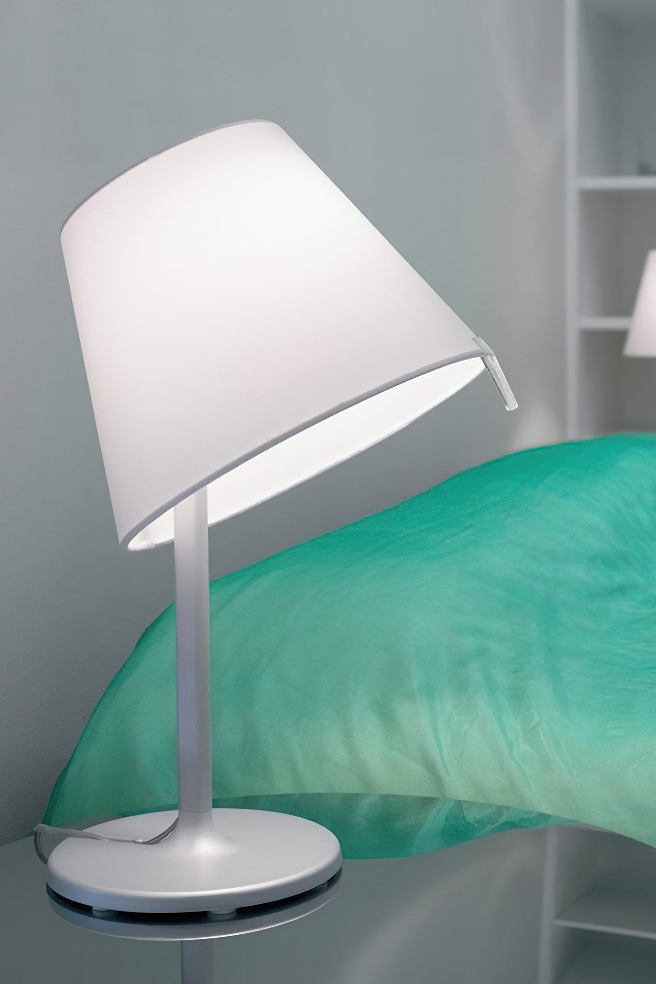 シスブ テーブルランプ