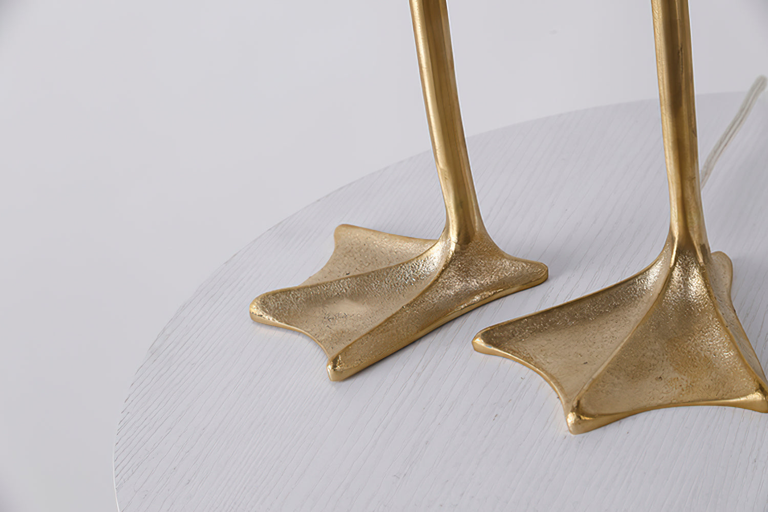 アヒルの足の羽根テーブルランプ