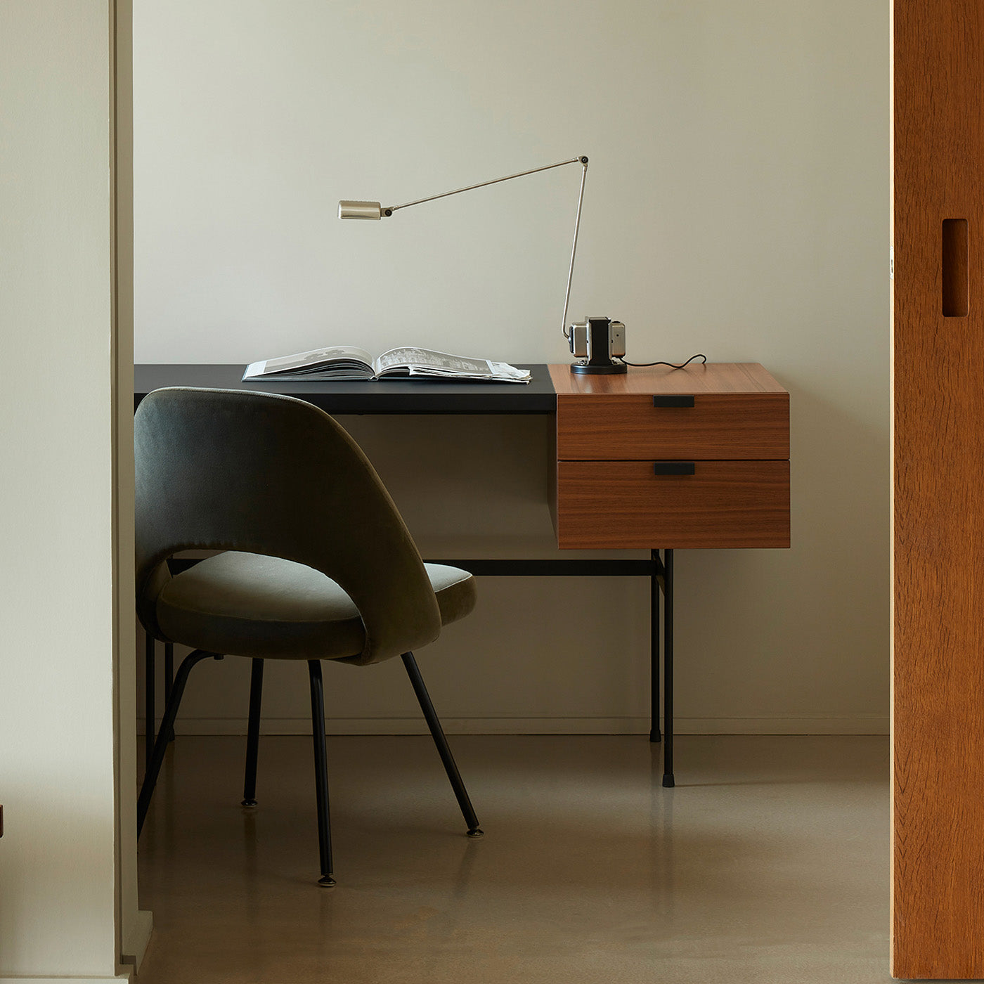 ダフィネス テーブルランプ