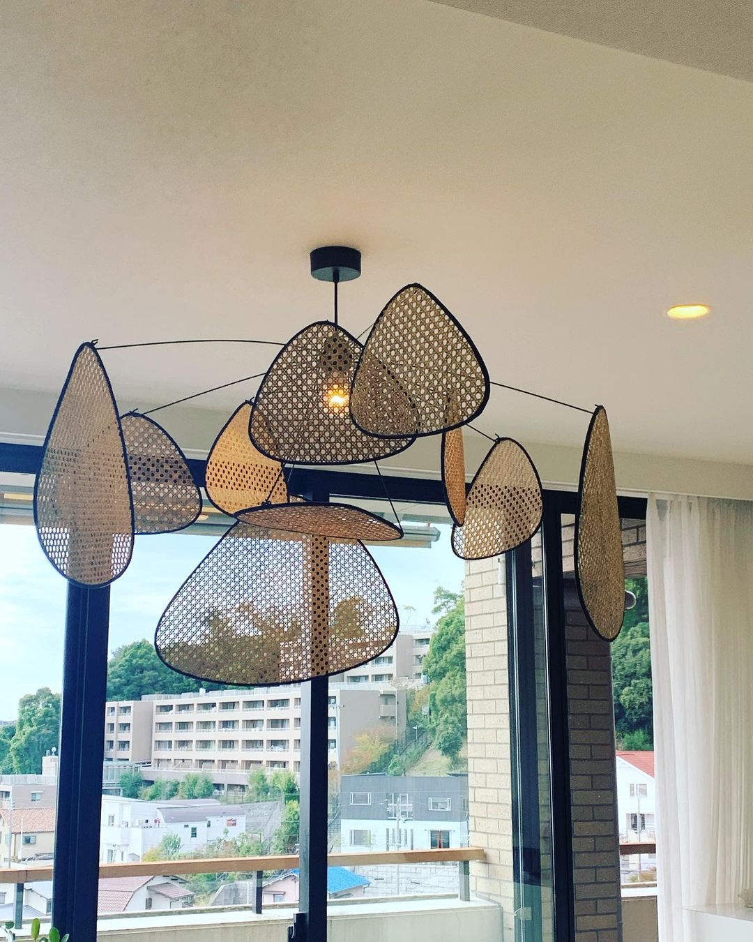 スクリーンカナージュサスペンション