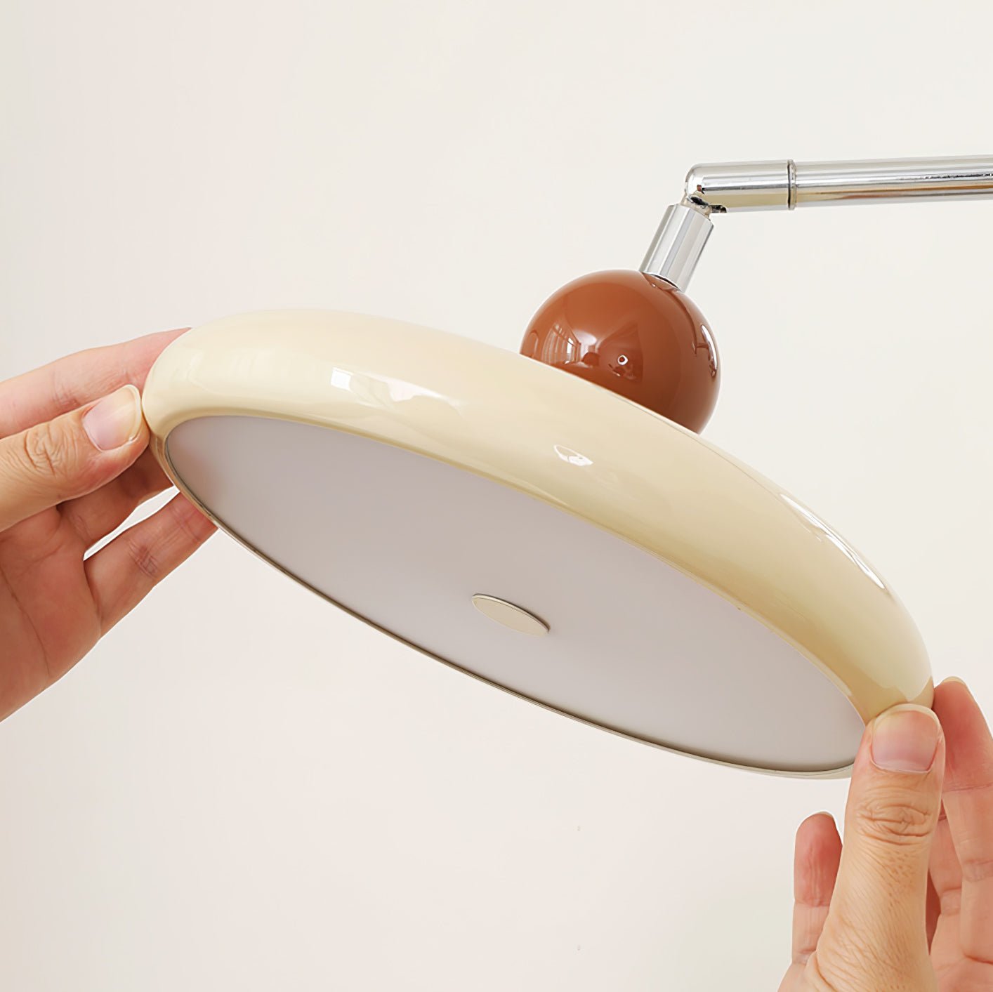 Lola スイングアームウォールランプ