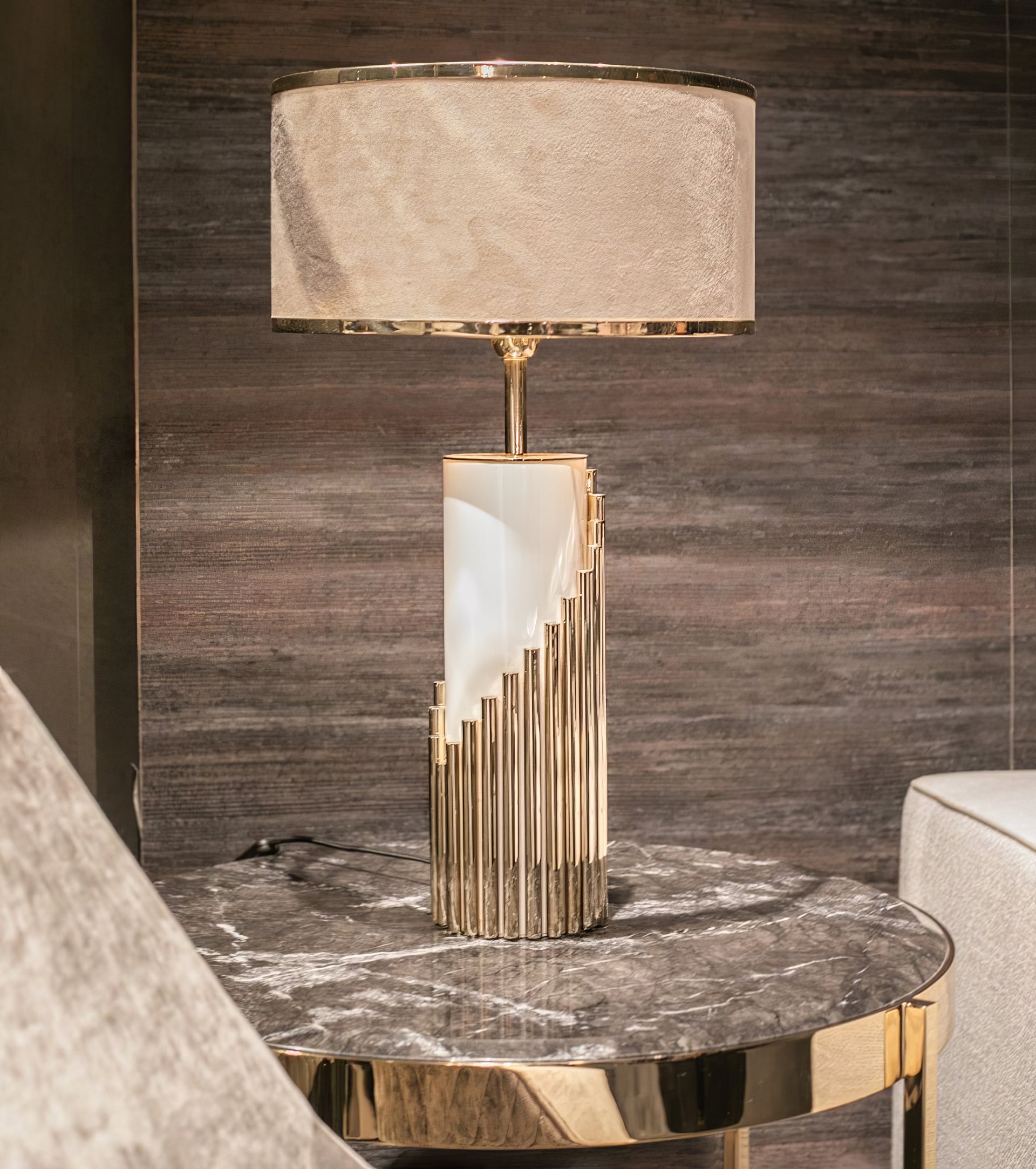 ストリームラインテーブルランプ