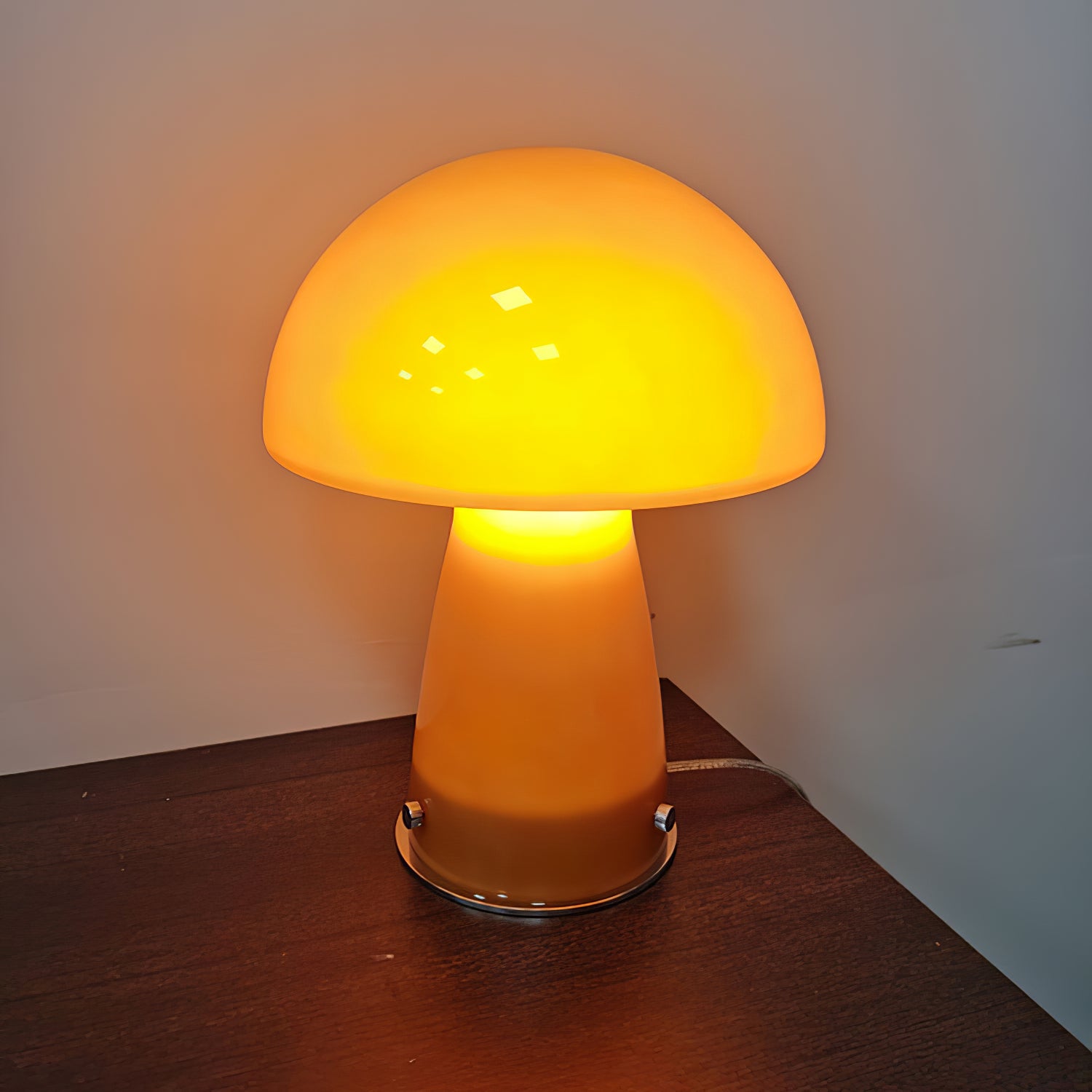 キノコのテーブルランプ