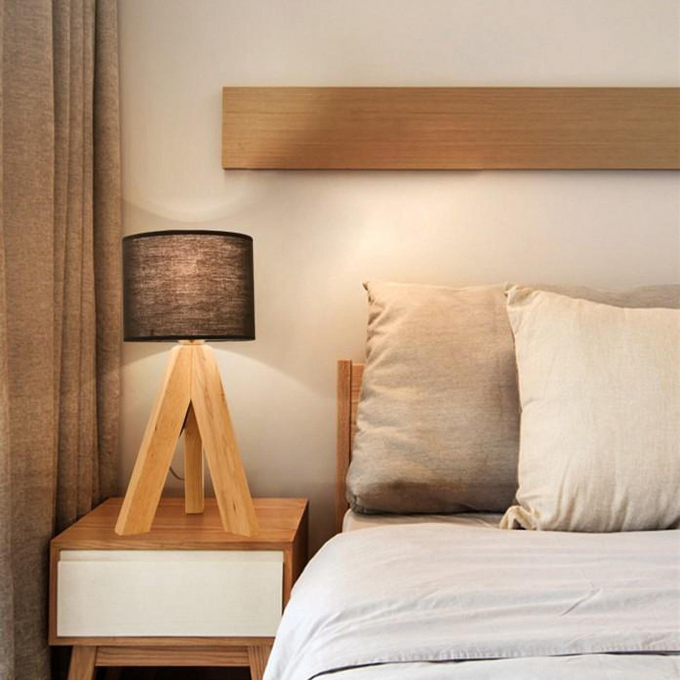 シンプルな木製テーブルライト