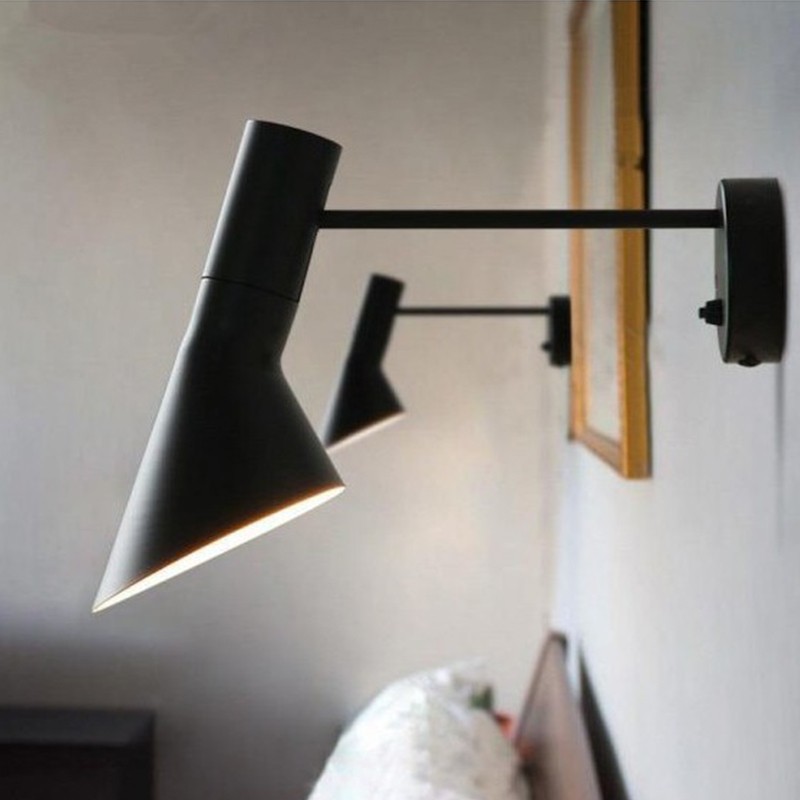 デンマークデザインの回転式ウォールランプ