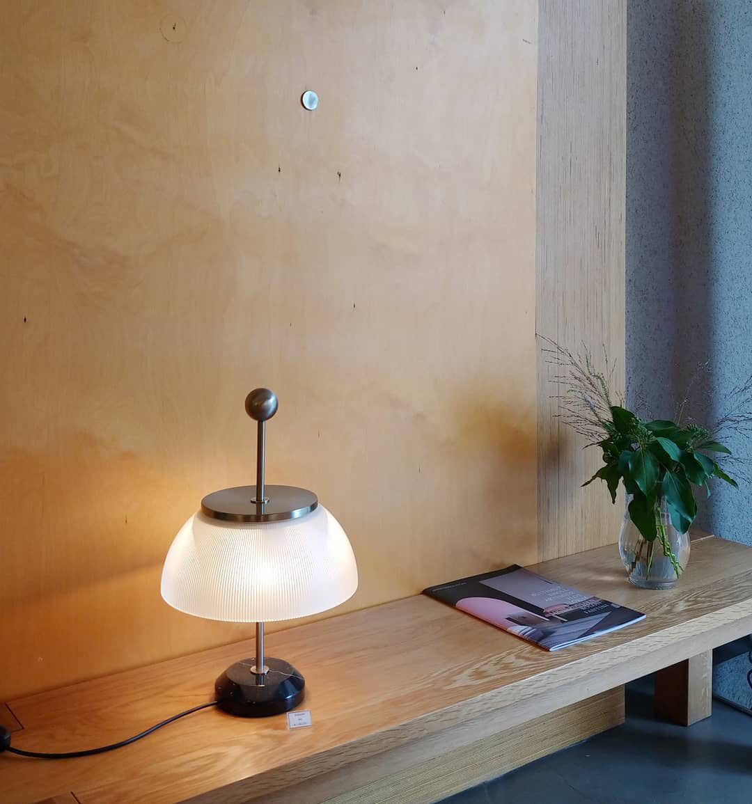 アルファ テーブルランプ