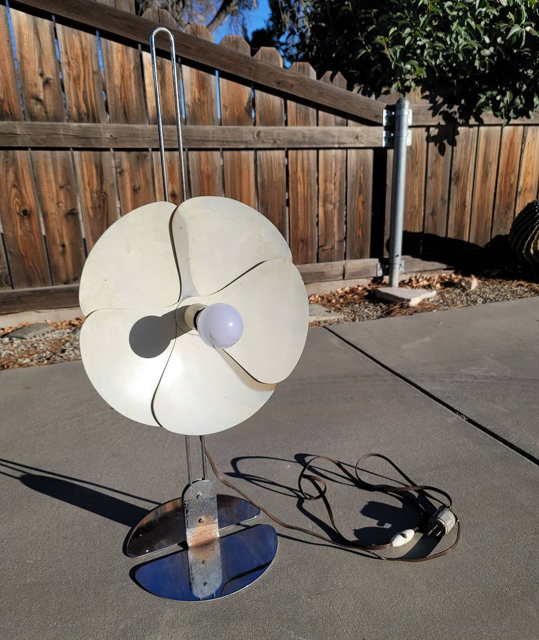 フラワーテーブルランプ