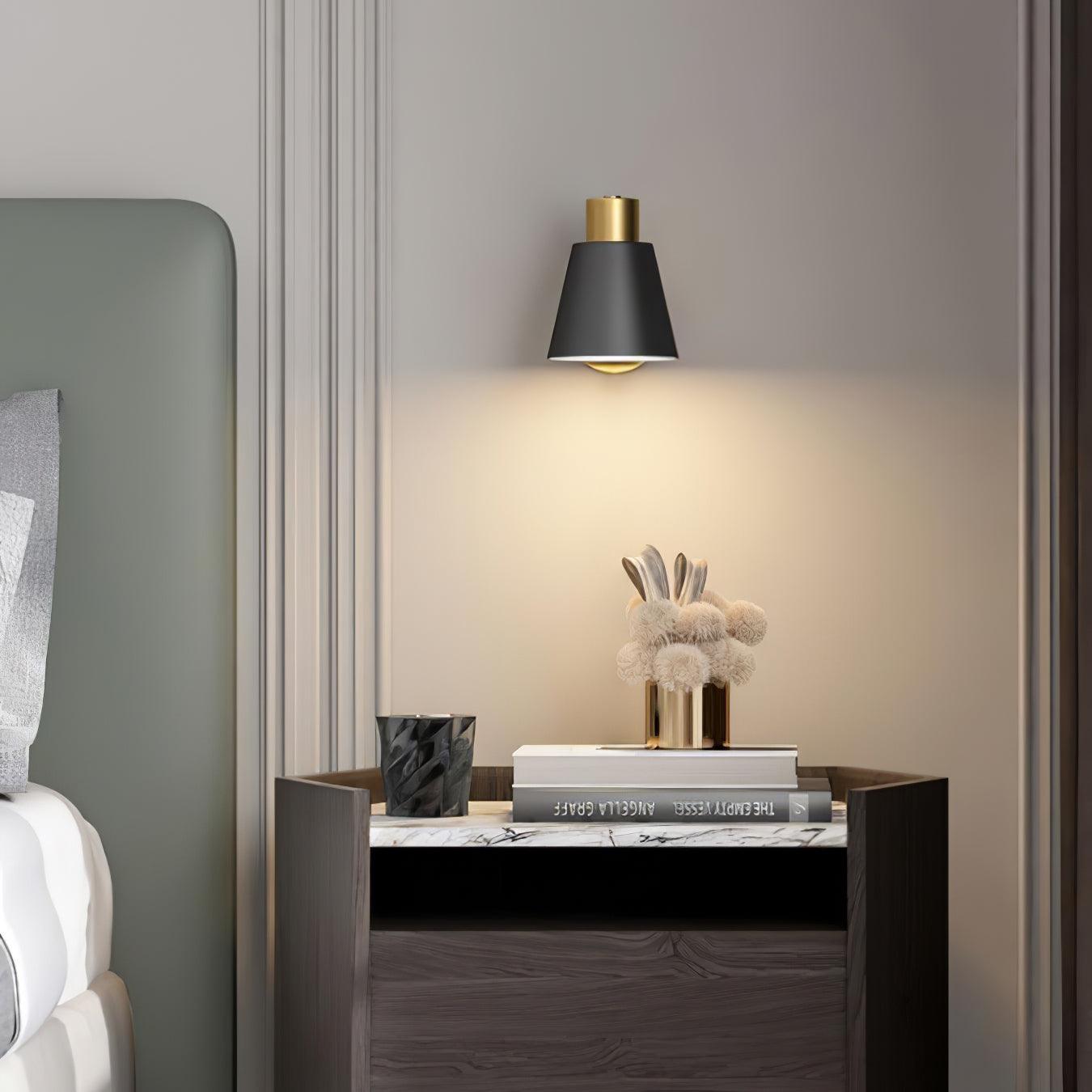 調節可能なアーム付きウォールランプ