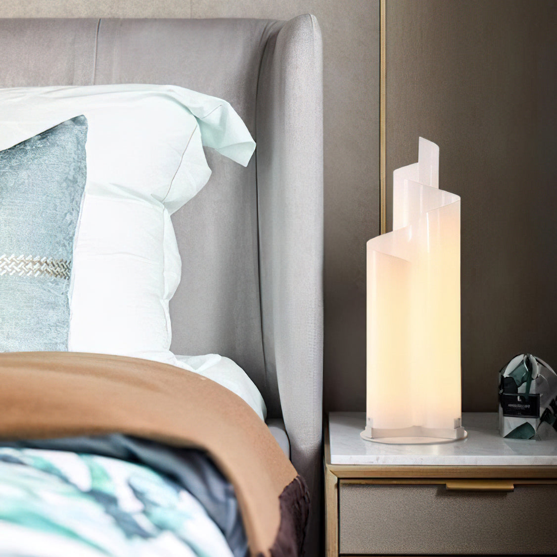 フローアークメラテーブルランプ