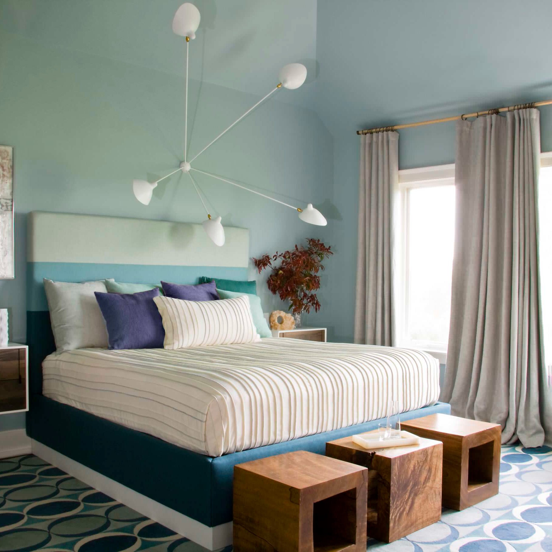 傾いたセルジュ・ムーユのシーリングランプB