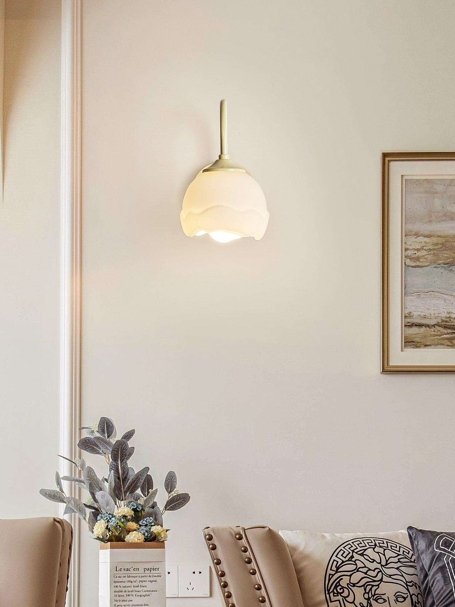 ミルクホワイトフローラルウォールランプ