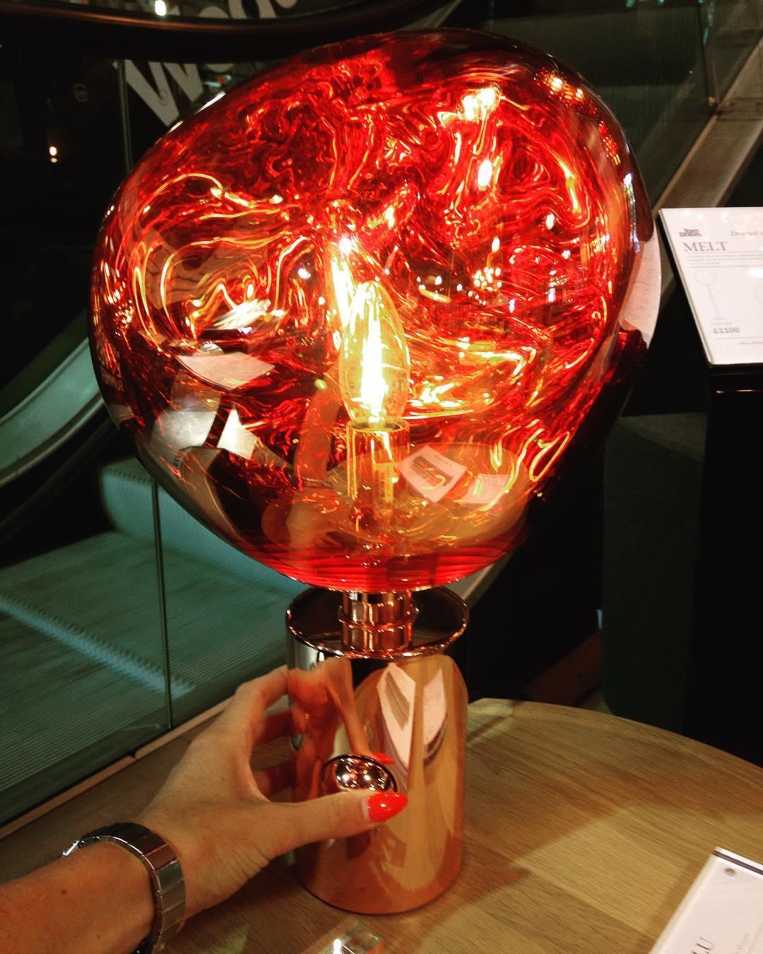 溶岩テーブルランプ